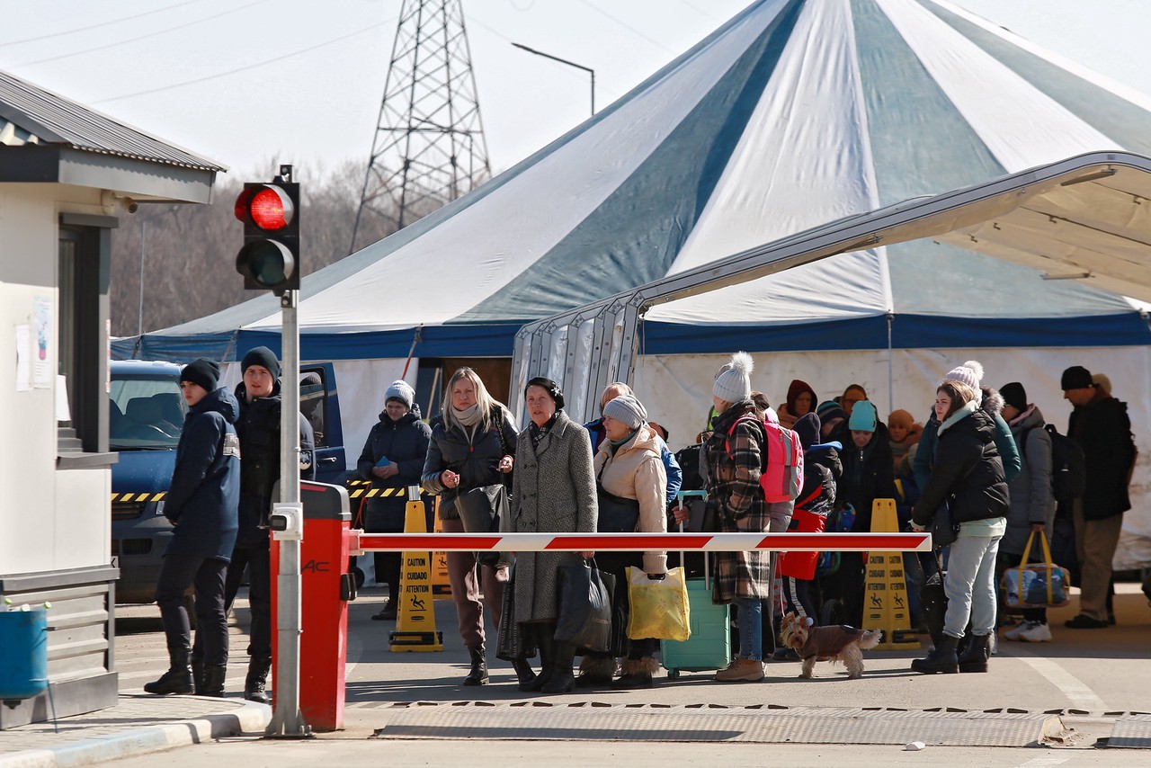 Упрощение строптивых: какое будущее ждёт украинских беженцев в Европе