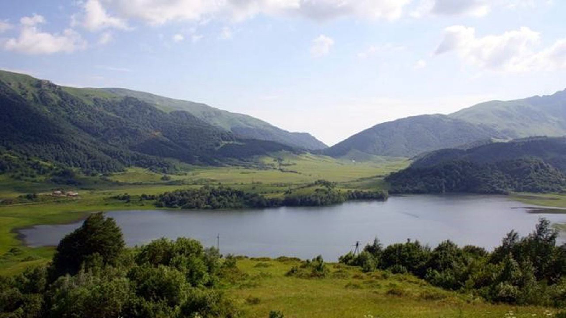 Окунуться в Тюрьму: названы самые странные названия озер в России