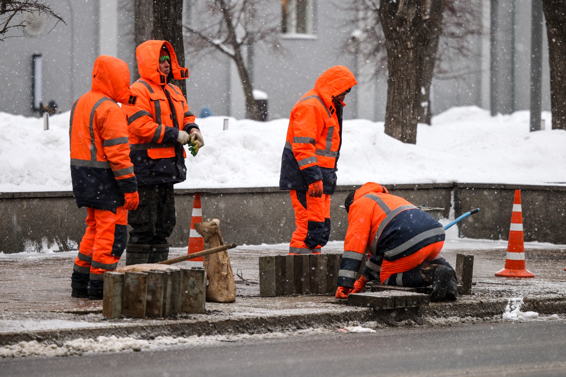 Экономист связал спрос на мигрантов в России с низким качеством организации труда
