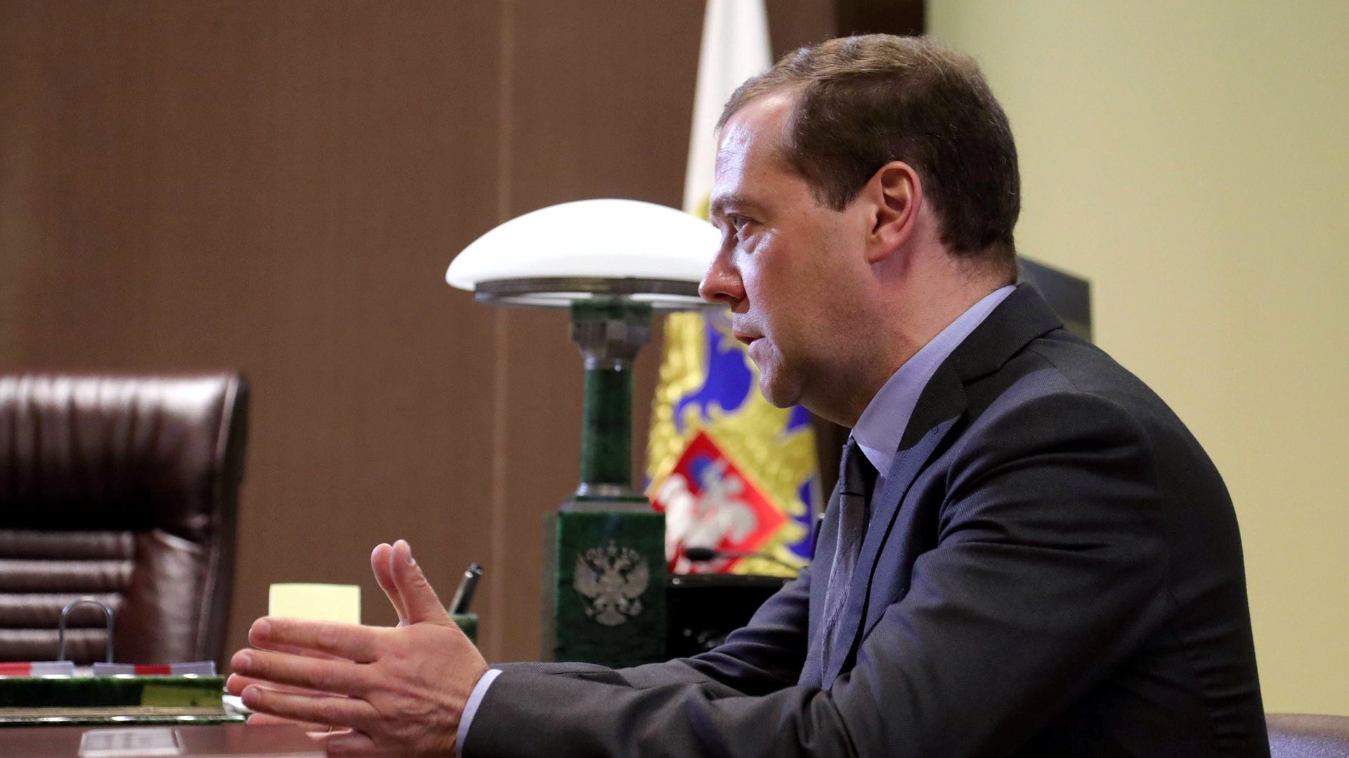 Медведев призвал выгнать из России послов стран ЕС за отказ от встречи с Лавровым