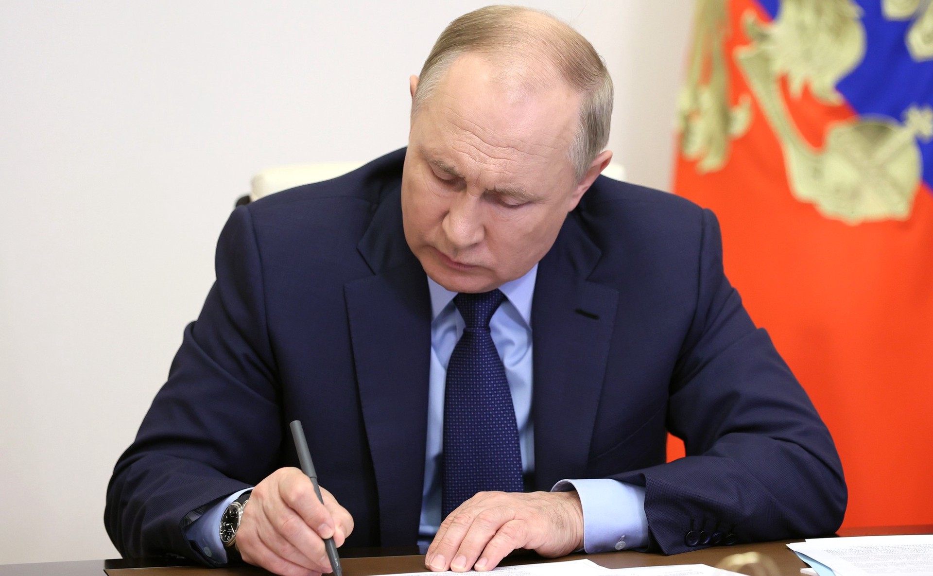 Путин подписал закон, запрещающий иноагентам размещать рекламу на своих ресурсах