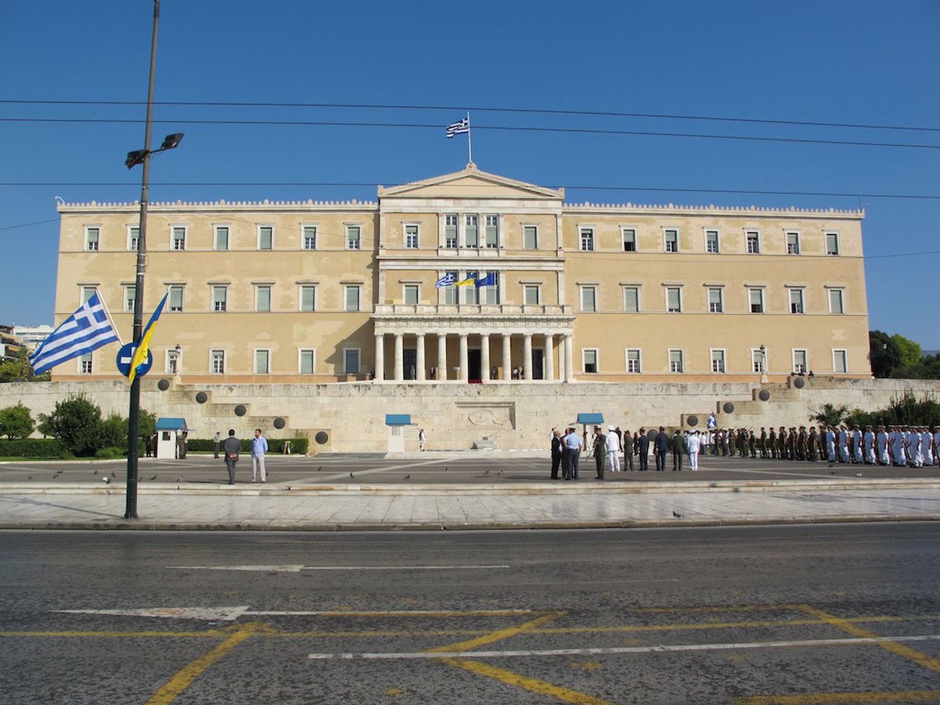 Тяжкий грек: как Европа склоняет Афины к плохому