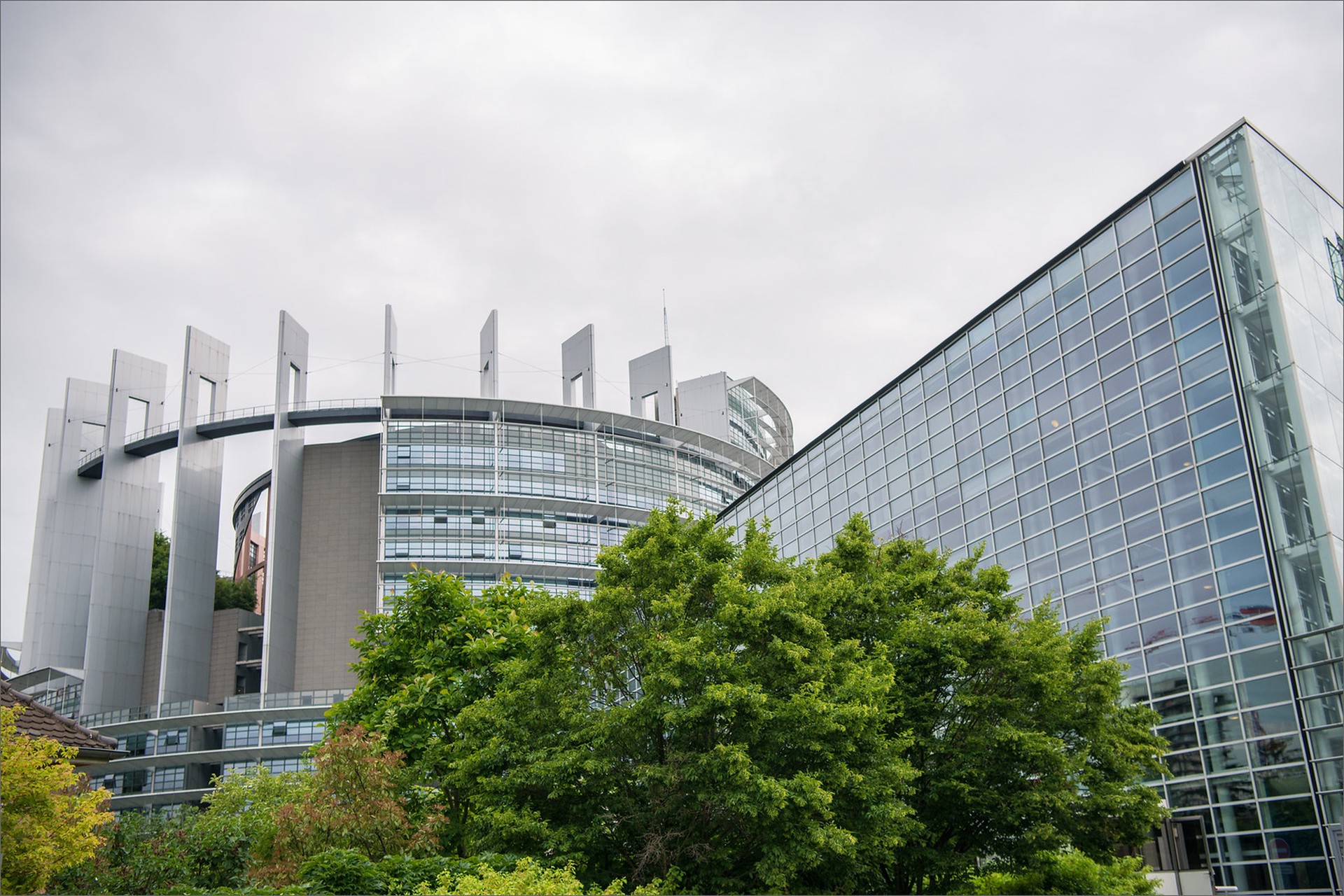 Европарламент принял резолюцию в поддержку предоставления Украине и Молдавии статуса кандидатов в ЕС