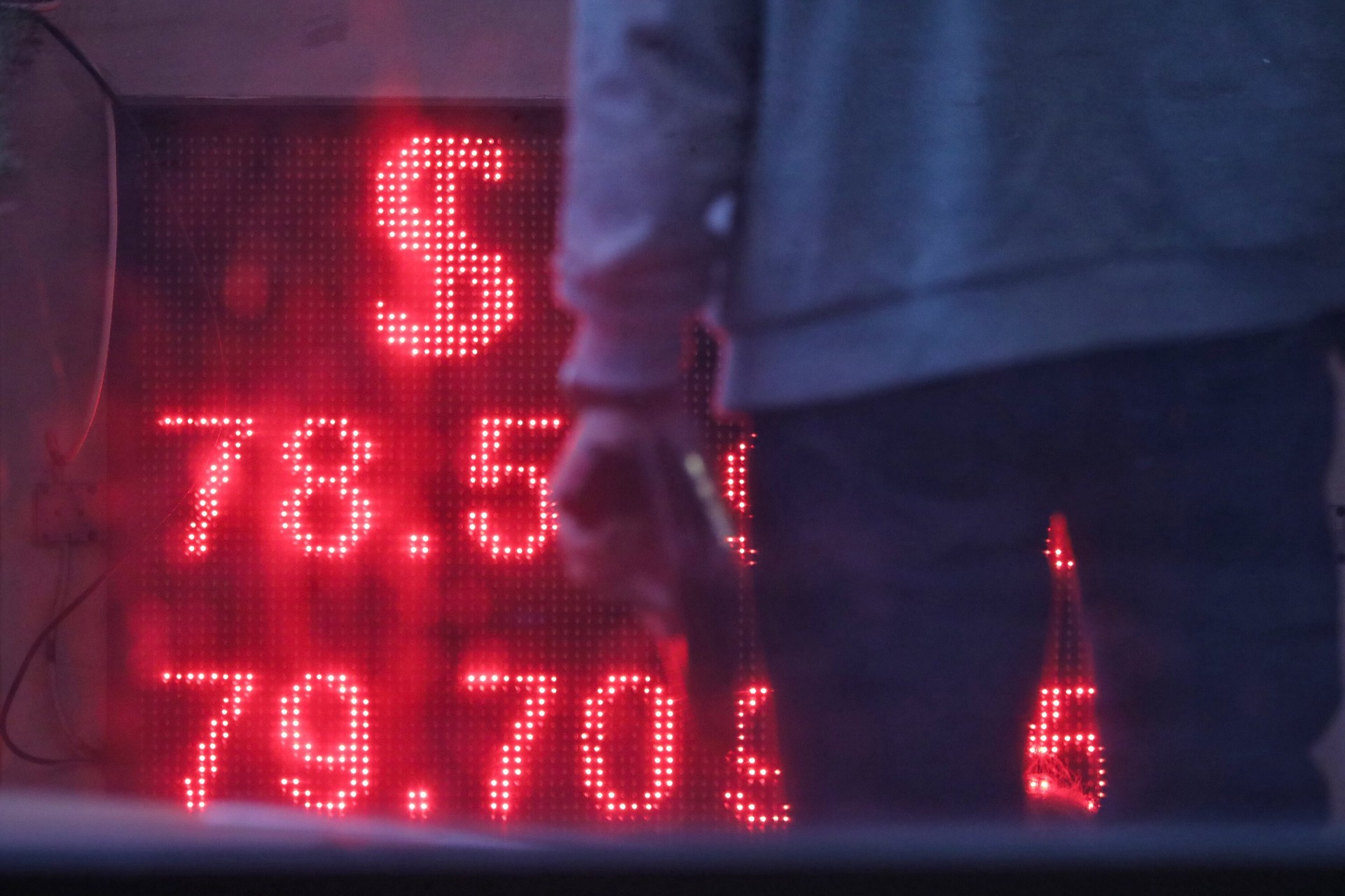 Почему падает рубль и как долго это будет продолжаться