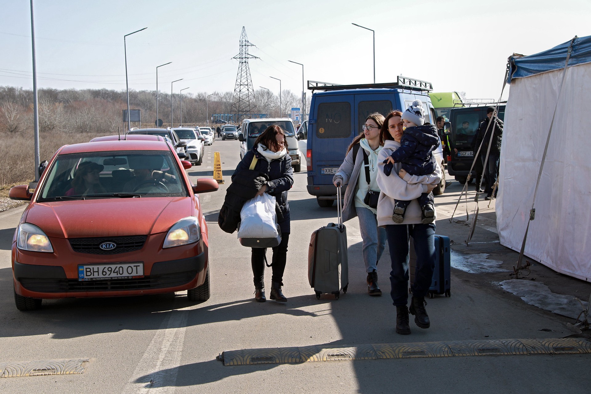 СМИ: Украинцы бросают машины на трассе и бегут в Молдавию