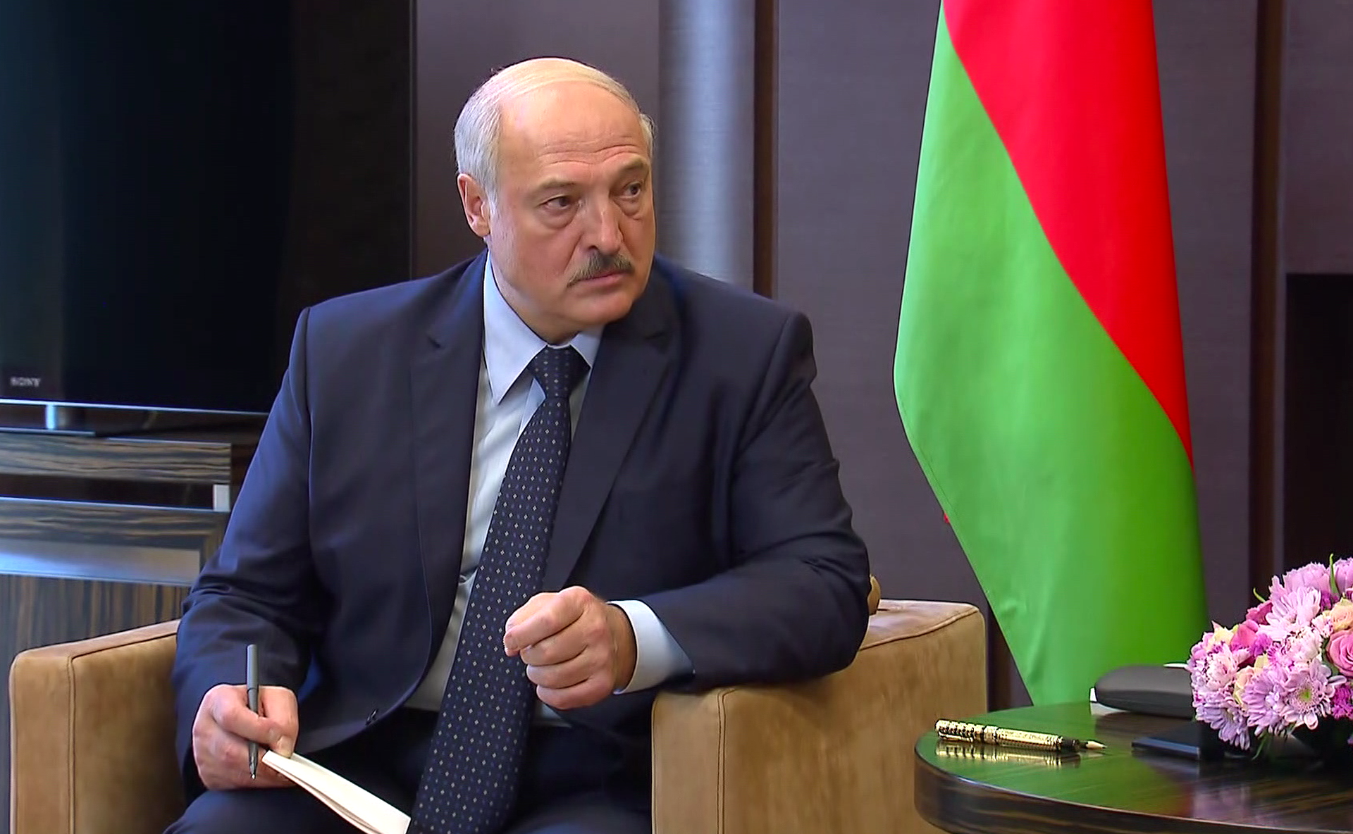Лукашенко не исключает возможность передачи Сапеги России