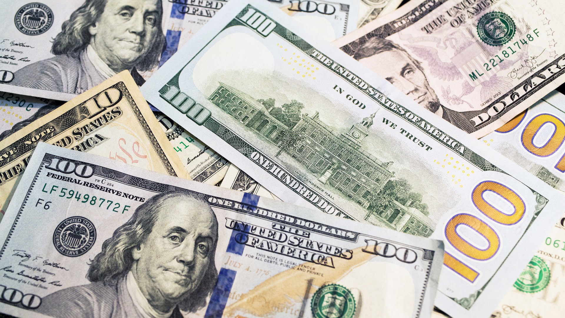 Долларовая дискриминация: почему за «белые» купюры обменники берут комиссию