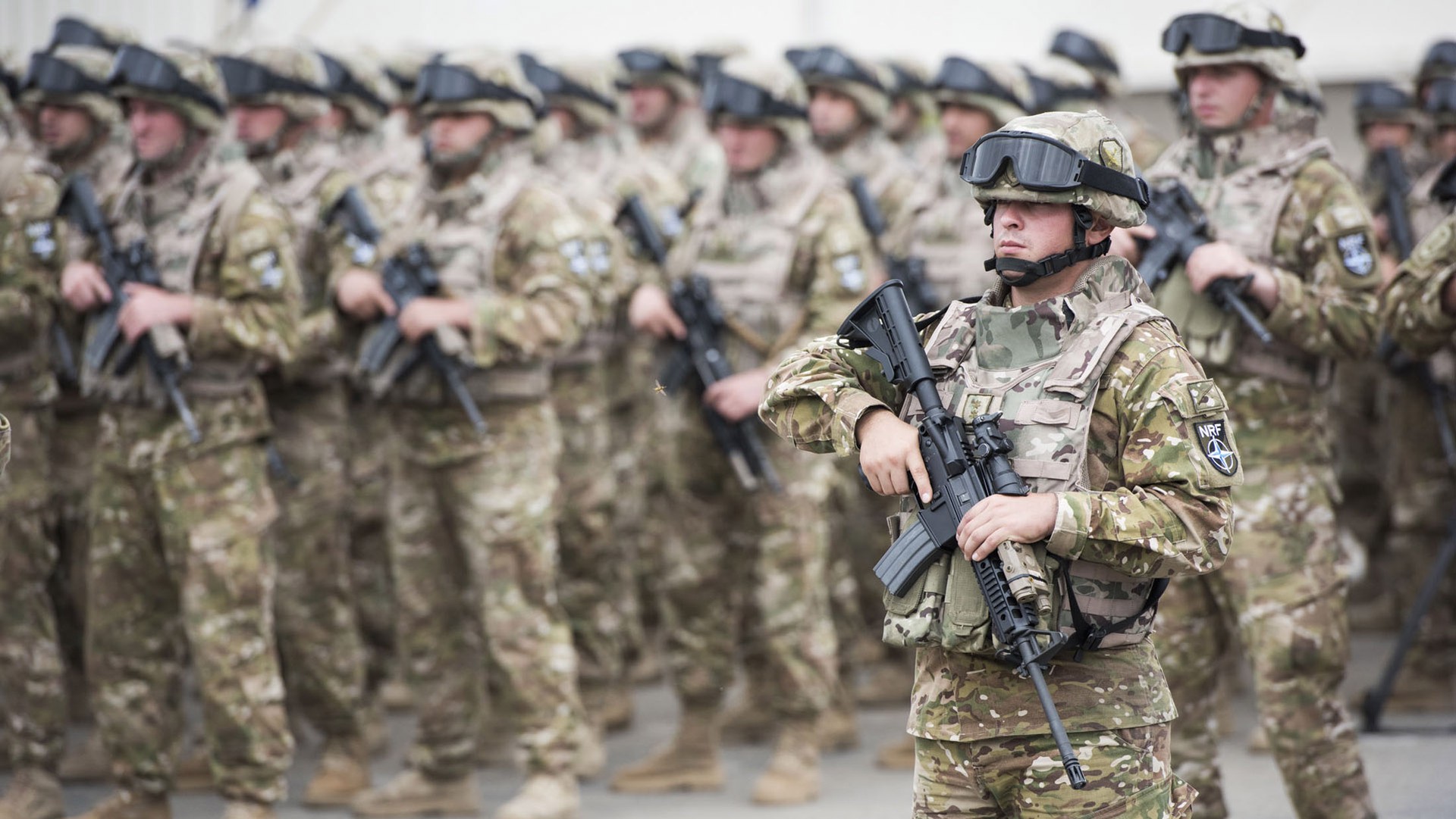 Politico: планы НАТО создать армию в 300 тысяч человек у границ с РФ грозят альянсу расколом