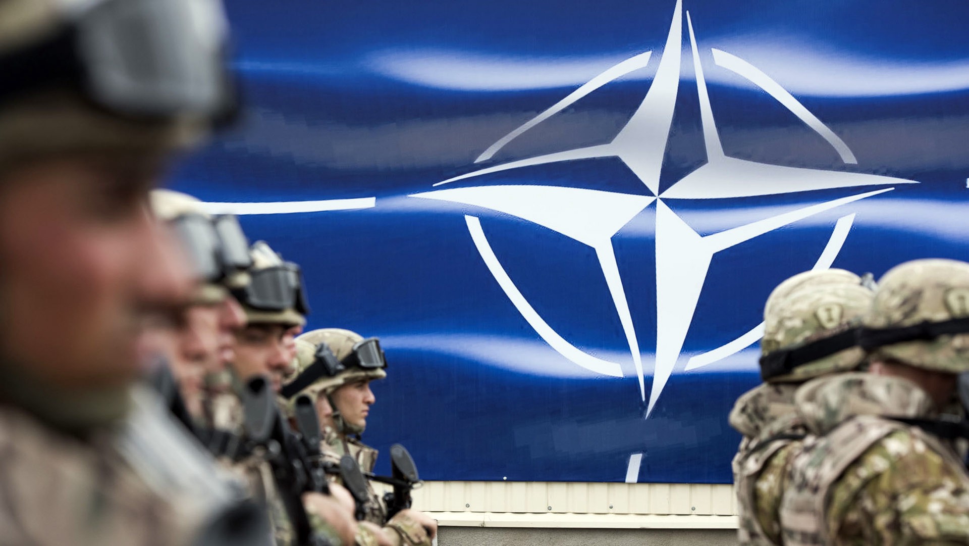 Экс-замгенсека НАТО: Риск прямой конфронтации альянса с РФ равняется нулю