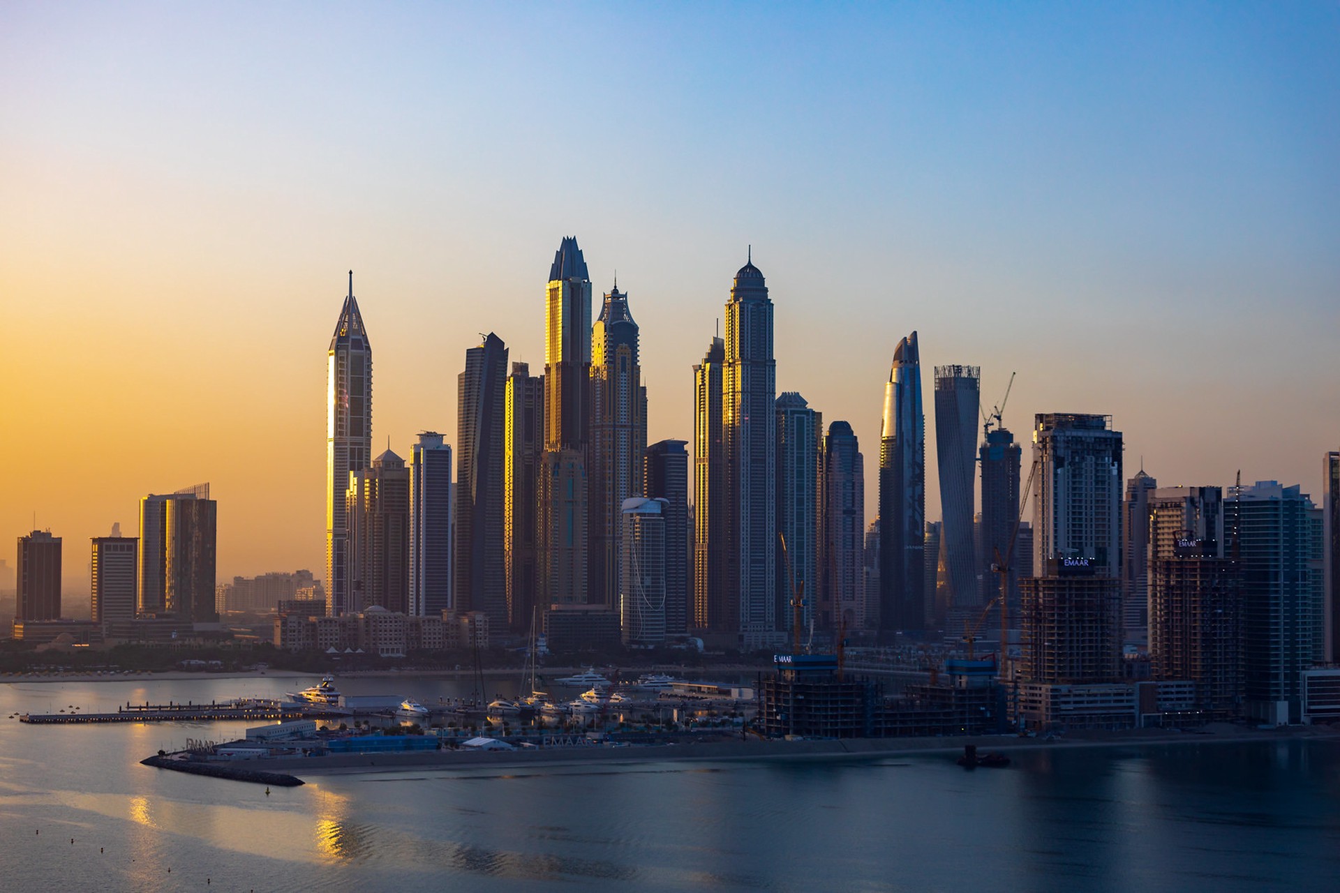 Беспилотник атаковал терминал аэропорта в Дубае