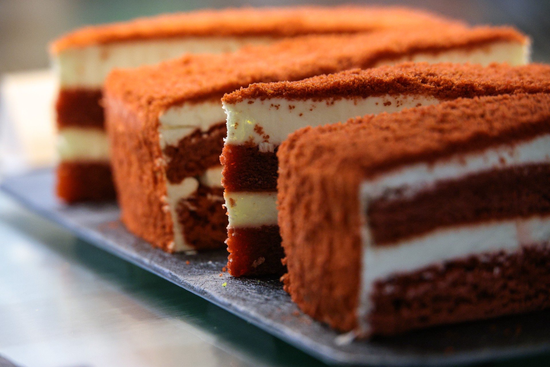 Что на самом деле добавляют в магазинные торты