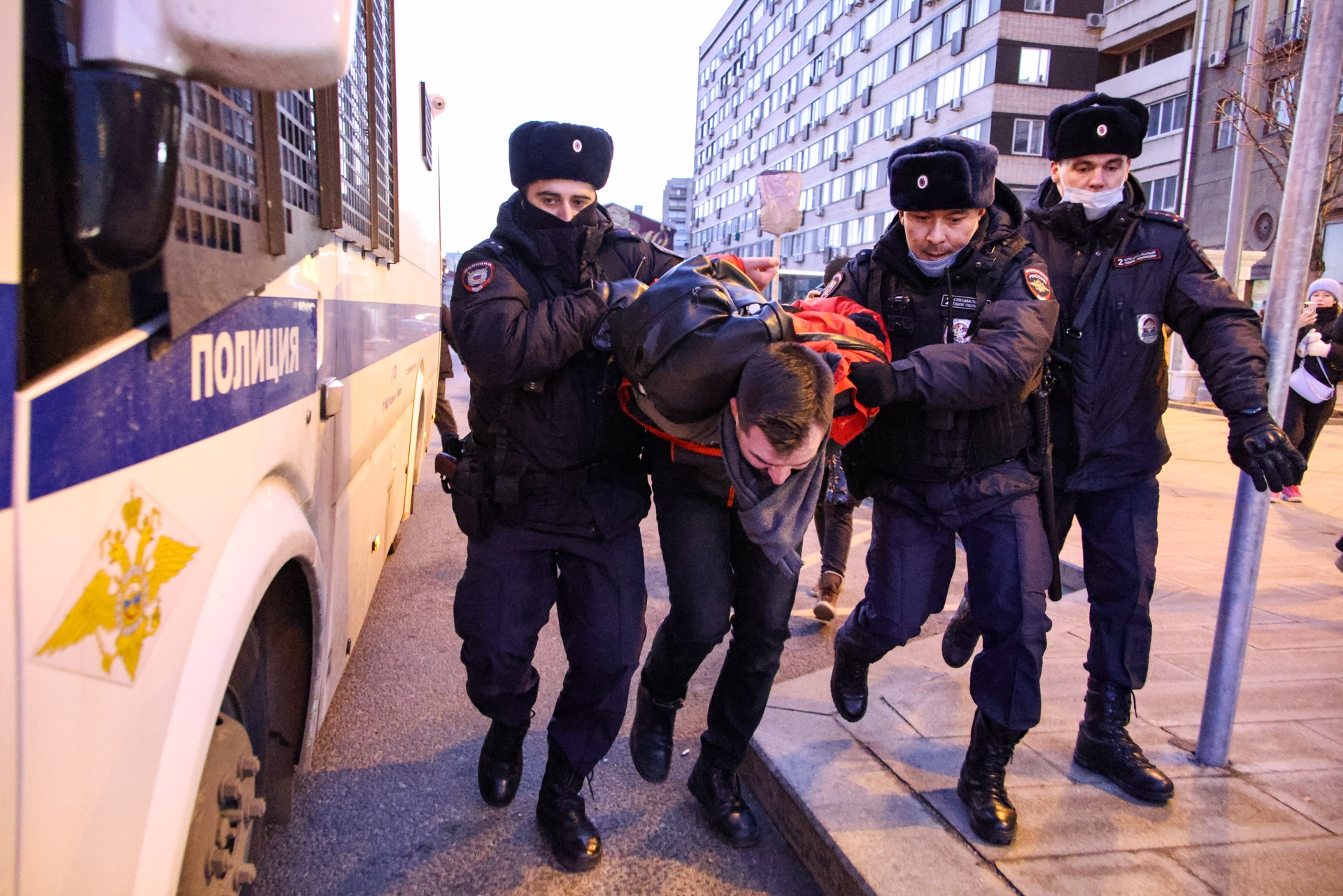 Политолог: Запад может попытаться организовать в России несанкционированные митинги после смерти Навального*