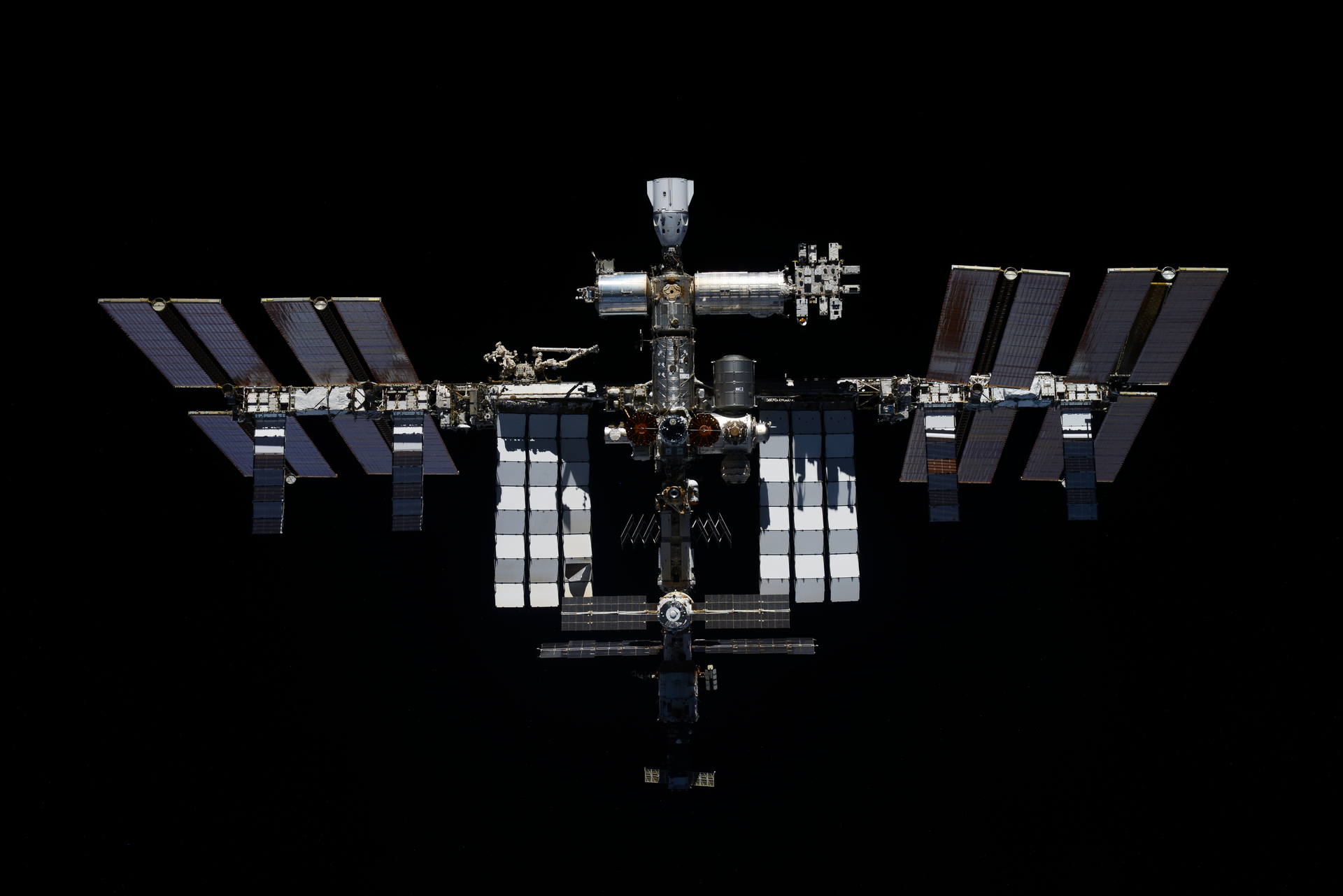 Артемьев и Кристофоретти с новым рекордом завершили семичасовой выход в открытый космос