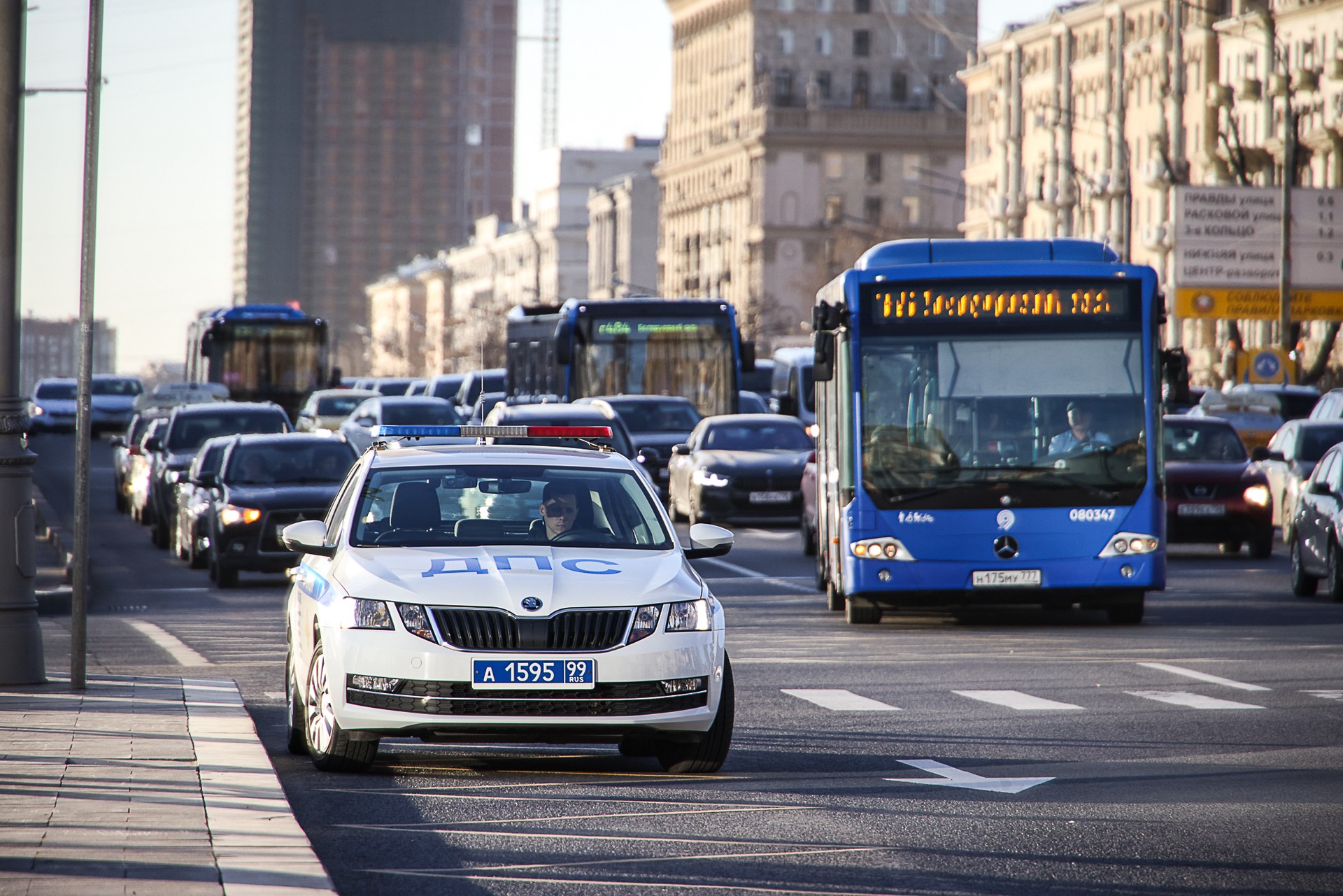 В Химках автобус въехал в остановку, пострадали 20 человек