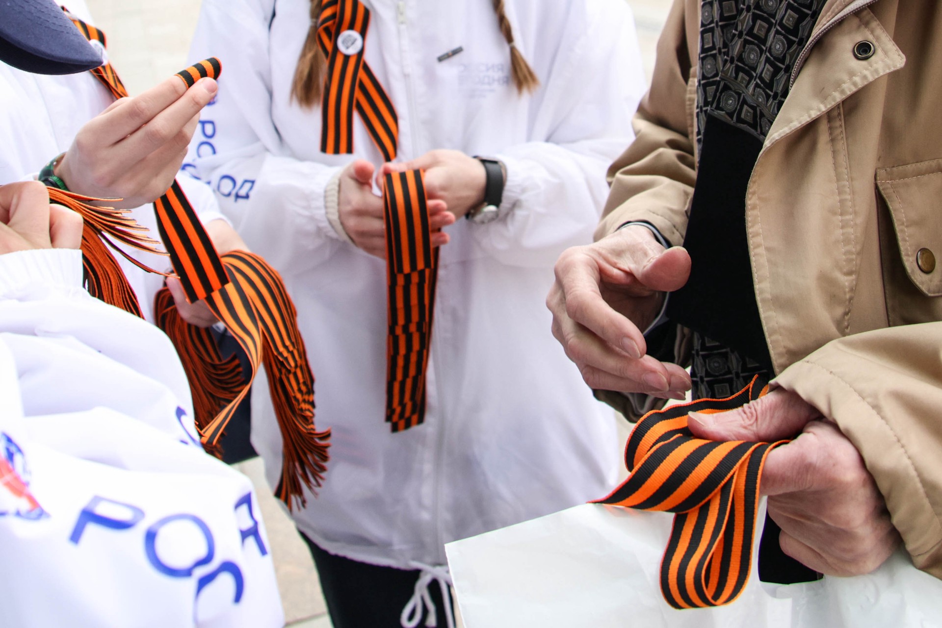 Полиция Молдавии пригрозила штрафами за ношение георгиевской ленты в День Победы