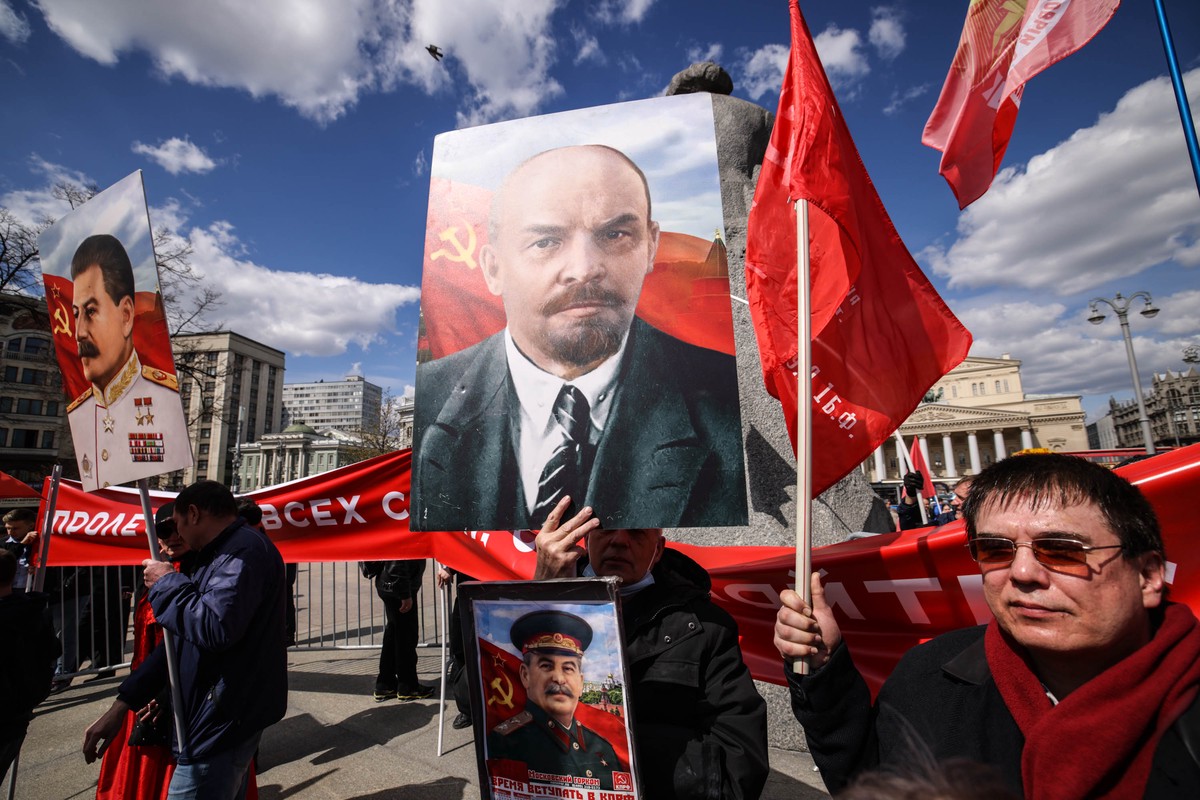 Более половины опрошенных россиян уверены, что Ленин сделал для России много хорошего