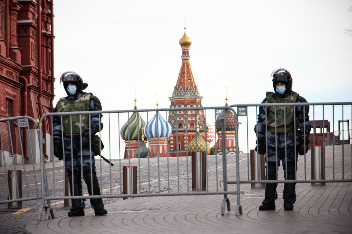 Роспотребнадзор рекомендует жителям Москвы носить маски из-за смога
