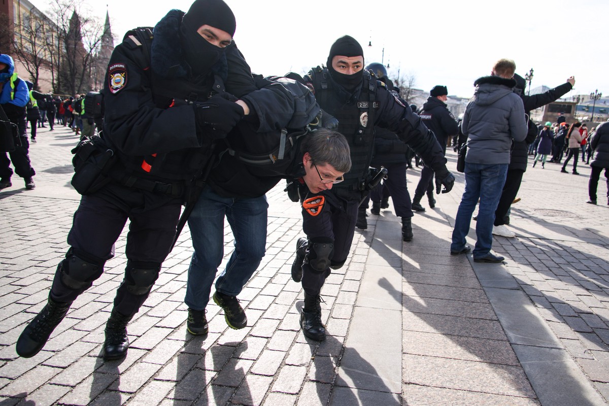 Прокуратура Москвы предостерегла от участия в незаконных акциях в центре города