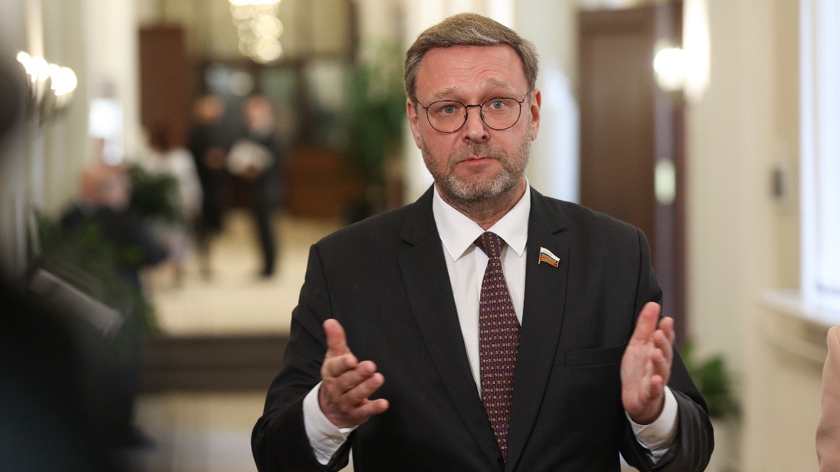 Сенатор Косачев назвал аморальным запрет Норвегии на пропуск грузов россиянам на Шпицберген 