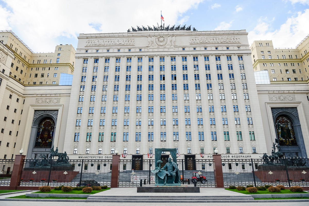 МО РФ: ЧВК «Вагнер» готовится передать Минобороны тяжёлую военную технику