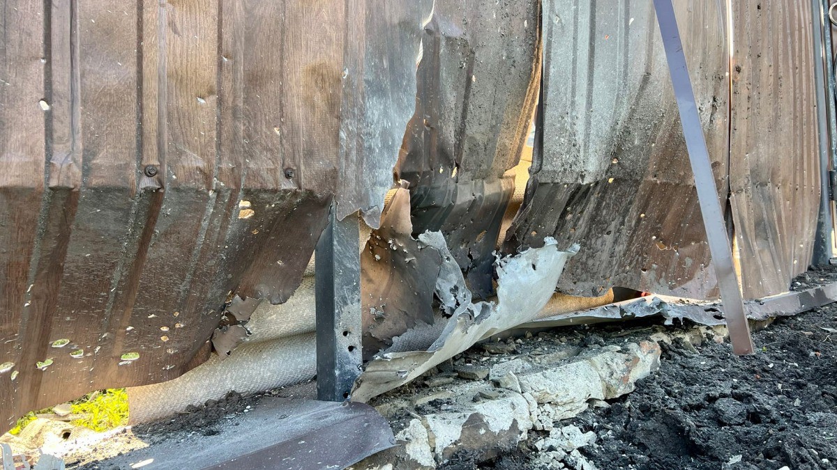 Беспилотник ВСУ попал в гражданский автомобиль под Горловкой, два человека погибли