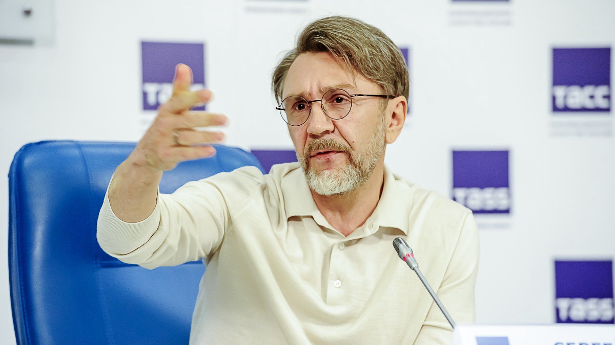 Шнуров высказался об отмене концерта в Москве
