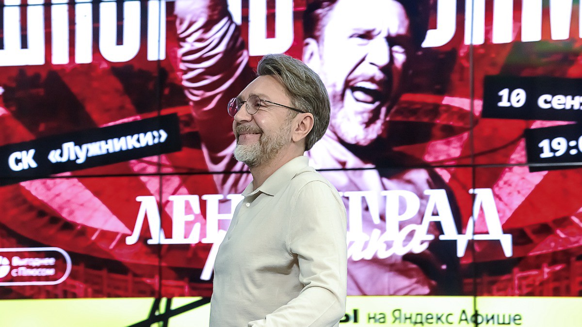 Сергей Шнуров написал песню о «голой вечеринке» Ивлеевой