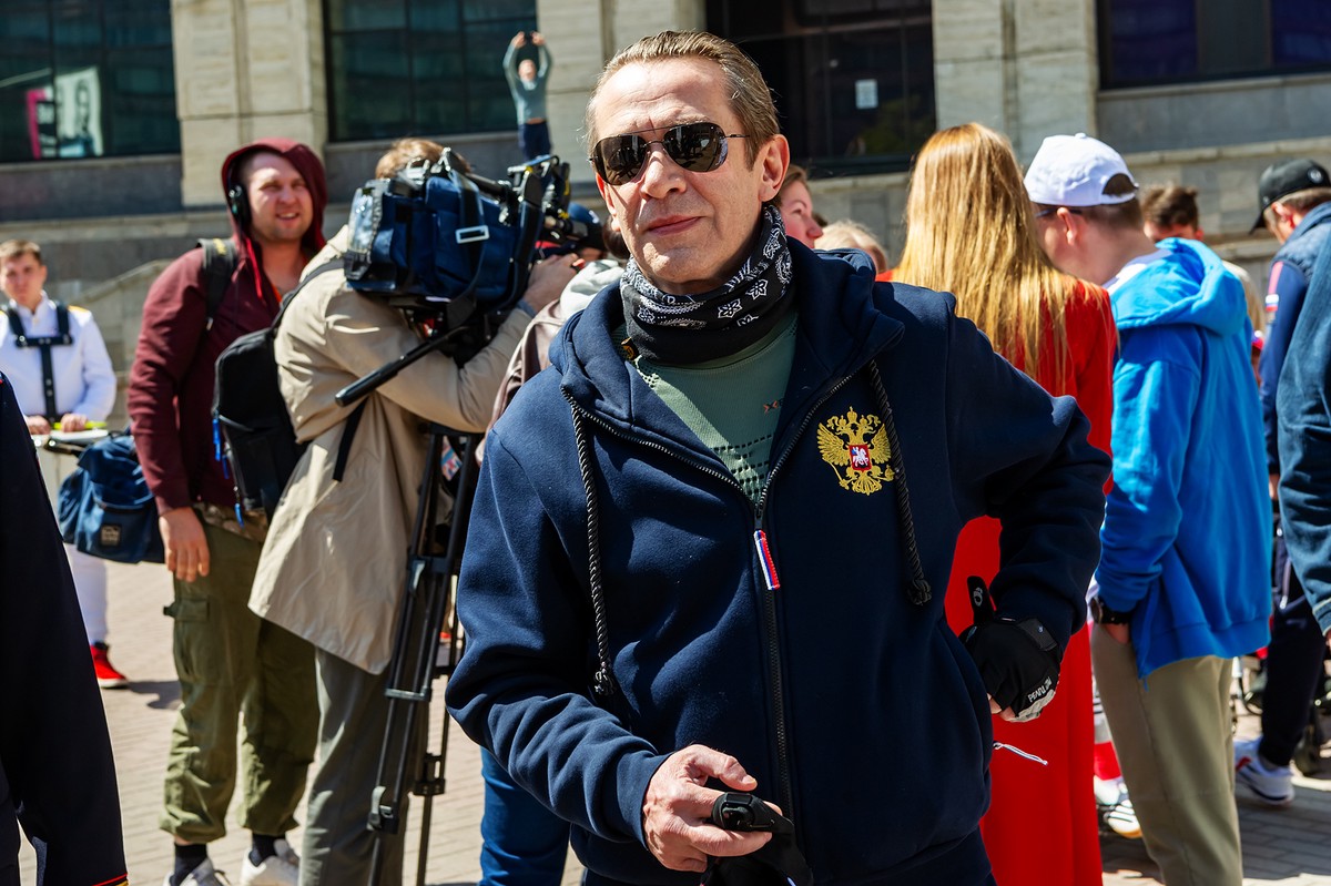 Владимир Машков анекдотом описал поведение уехавших из страны звёзд