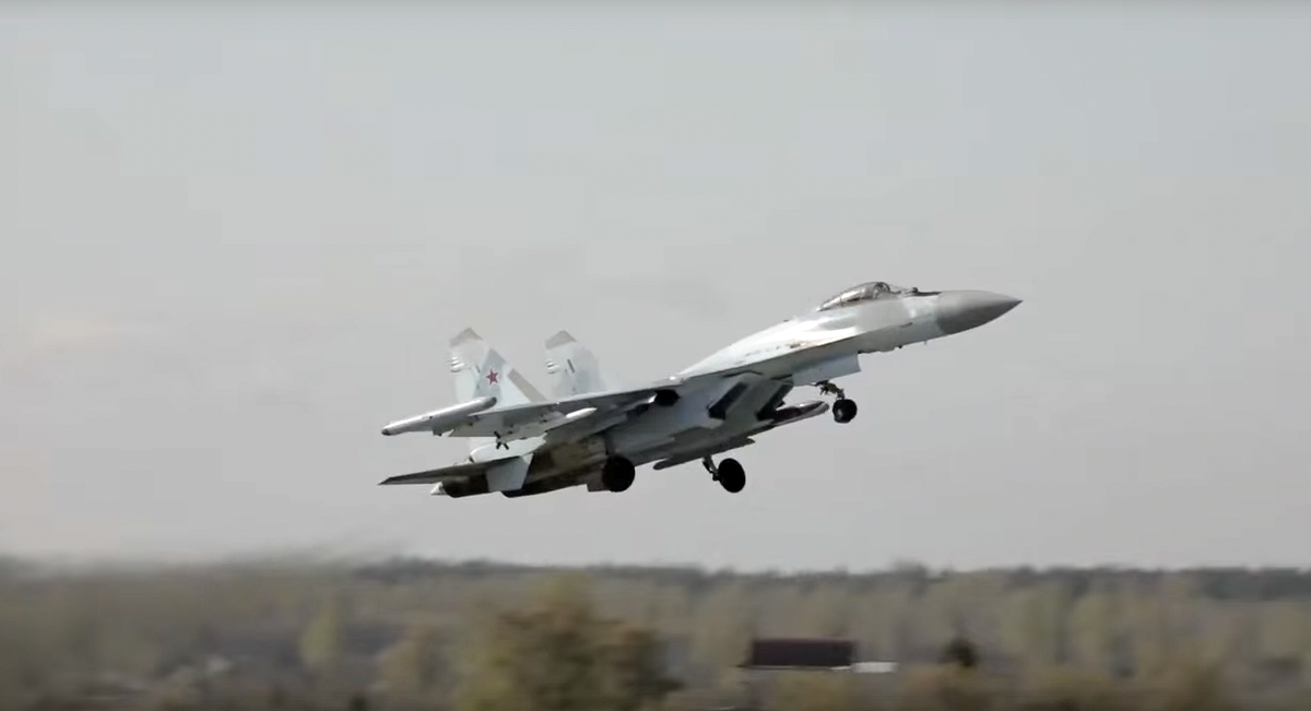 MWM: Китайский истребитель J-10C превосходит российский Су-35