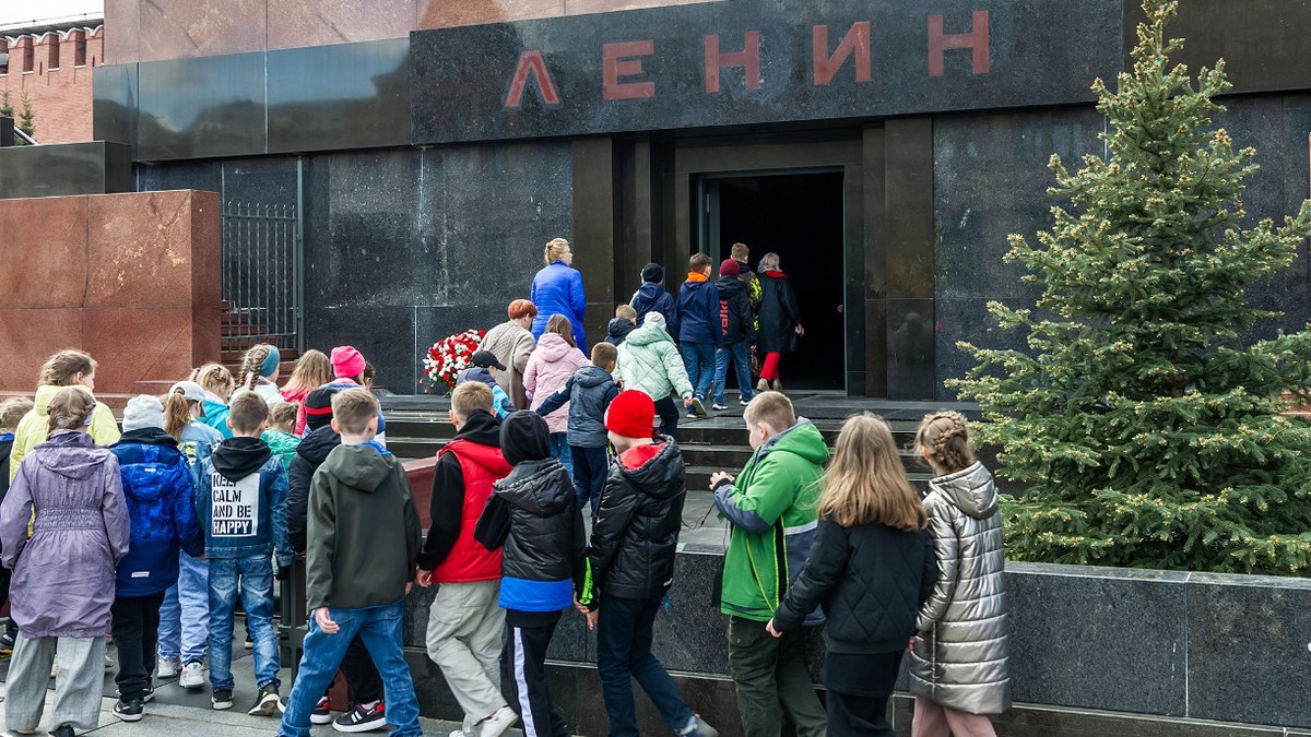 Мужчина в Москве попытался поджечь Мавзолей Ленина с помощью коктейля Молотова