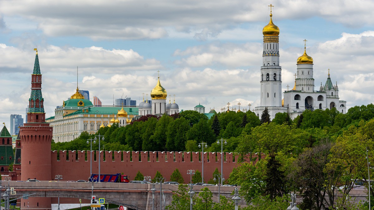 Кремль: Вопрос заключения Баку и Ереваном мирного договора остаётся актуальным