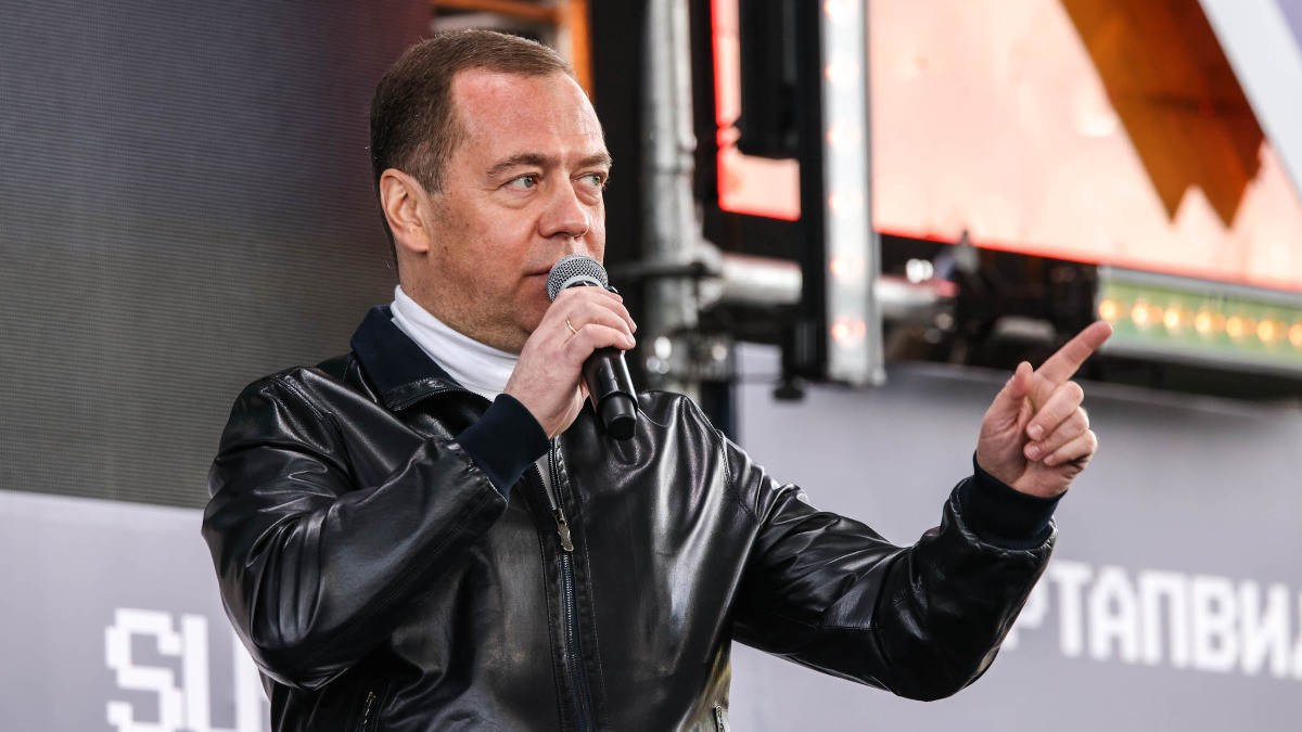 Медведев назвал украинские власти «бескомпромиссными ворюгами»