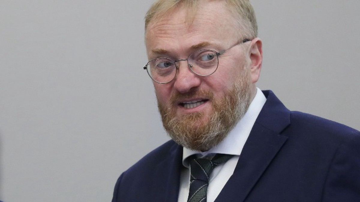 «Надо заставить перестать пить»: Милонов призвал проверять артистов алкотестером перед выходом на сцену