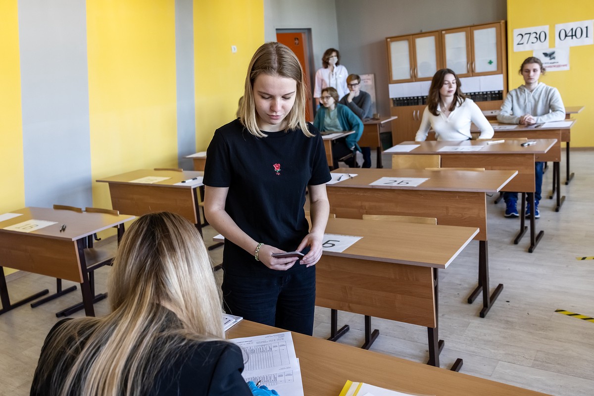 Рособрнадзор: Выпускники уже в июне смогут пересдавать ЕГЭ по предмету на выбор