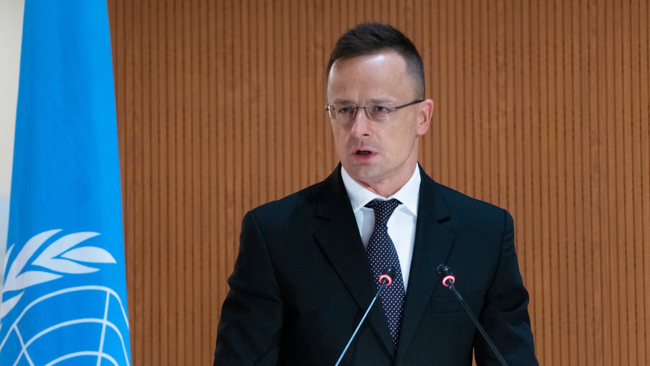 Сийярто: Венгрия не прекратит мирную миссию из-за угроз со стороны ЕС