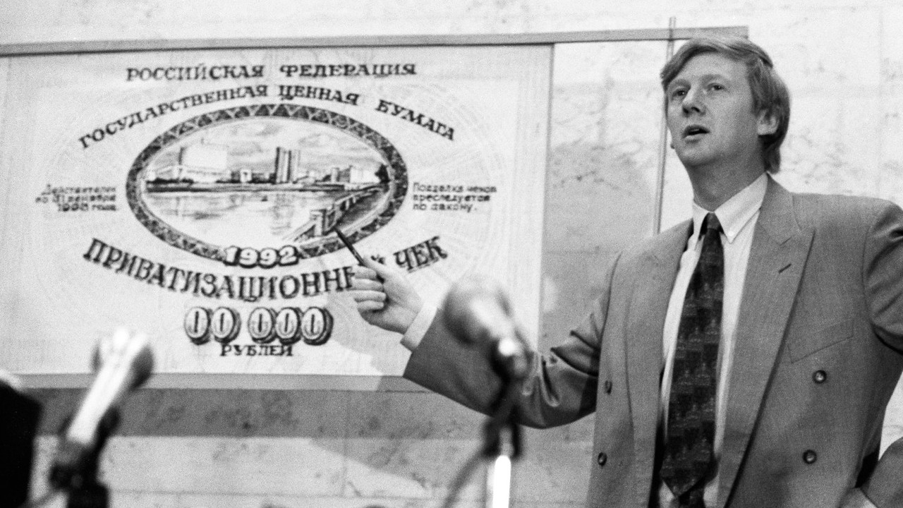 «Проклятый апостол святых 90-х»: что рассказала скрытая переписка Чубайса?