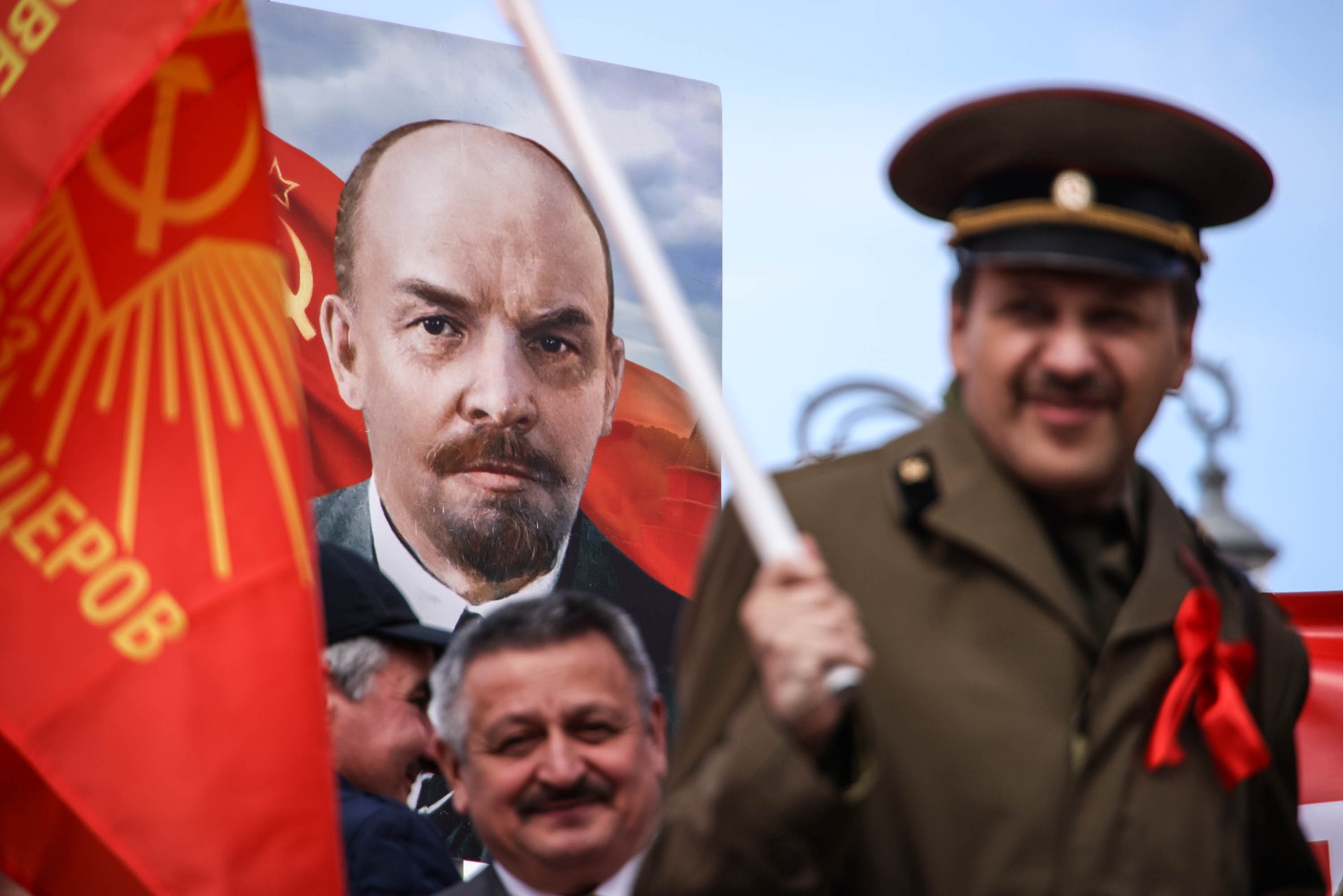 В Одессе снесли памятник Ленину