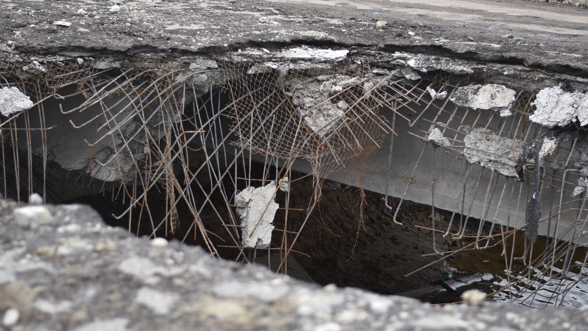 В районе автовокзала в Луганске прогремели два взрыва