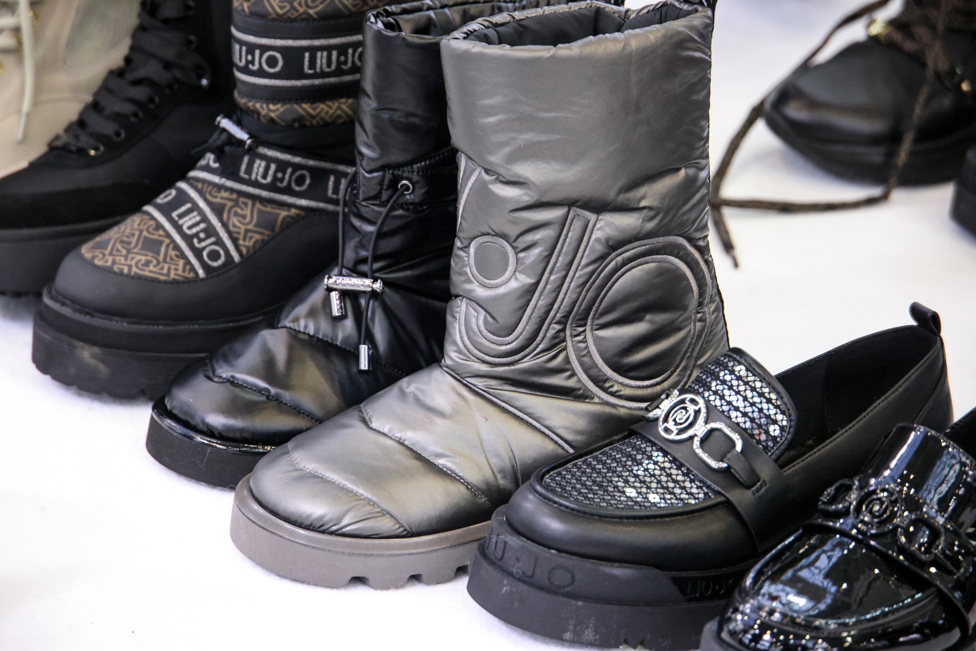 За оставленную в подъезде обувь могут оштрафовать