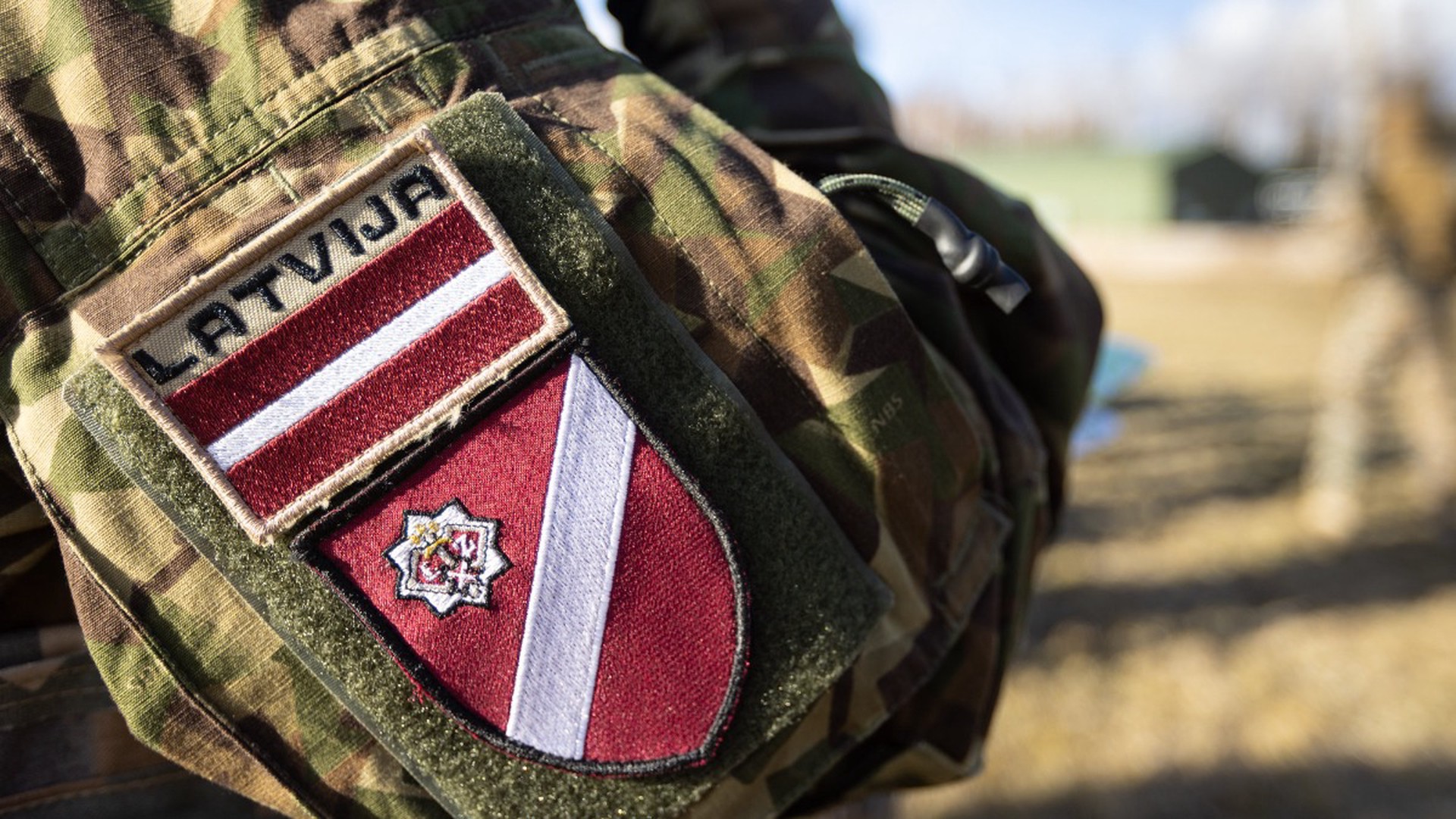 LSM: В армии Латвии запретят служить обладателям второго гражданства России