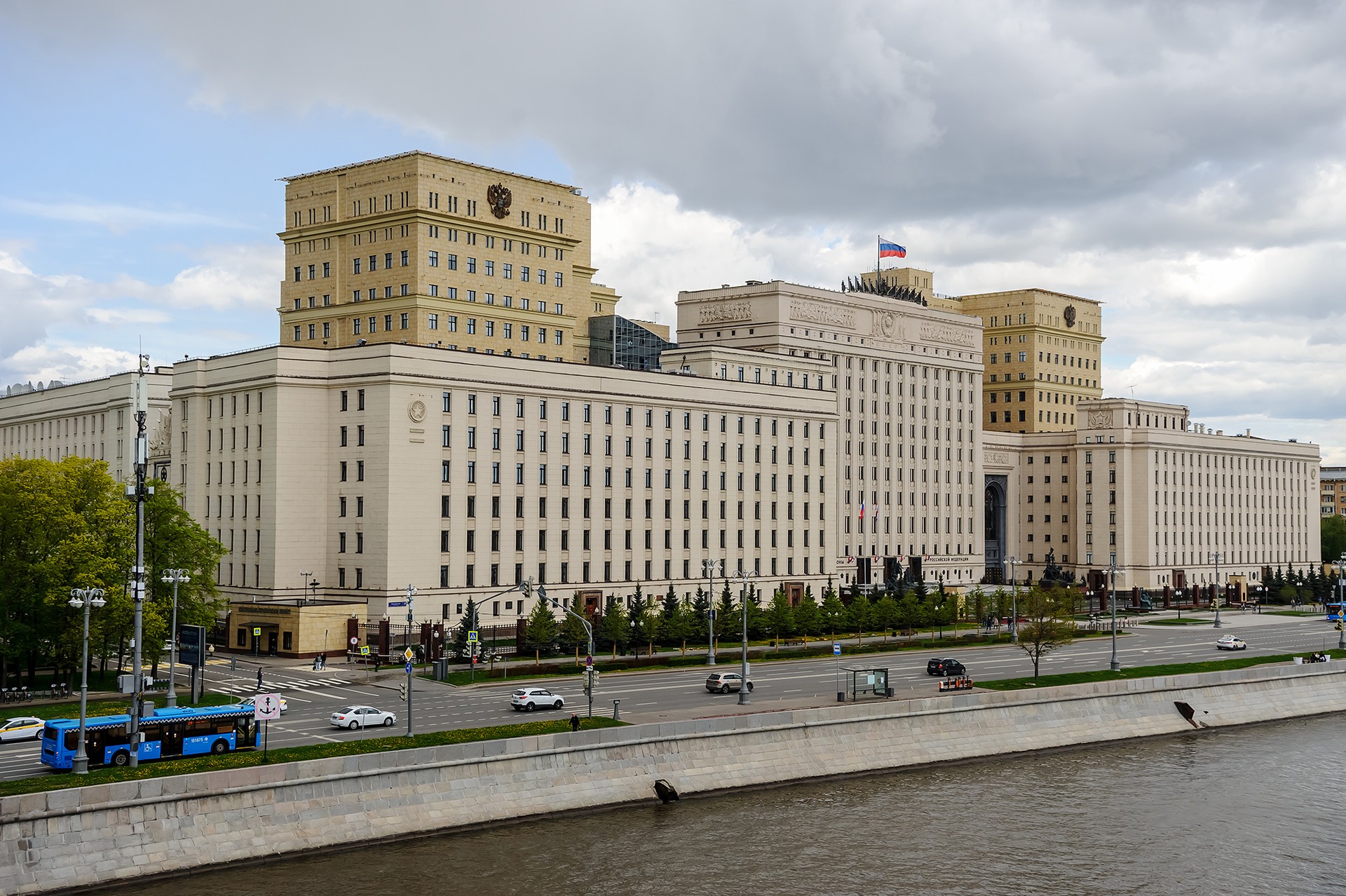 ВС РФ нанесли удары высокоточным оружием по военным объектам в Одессе