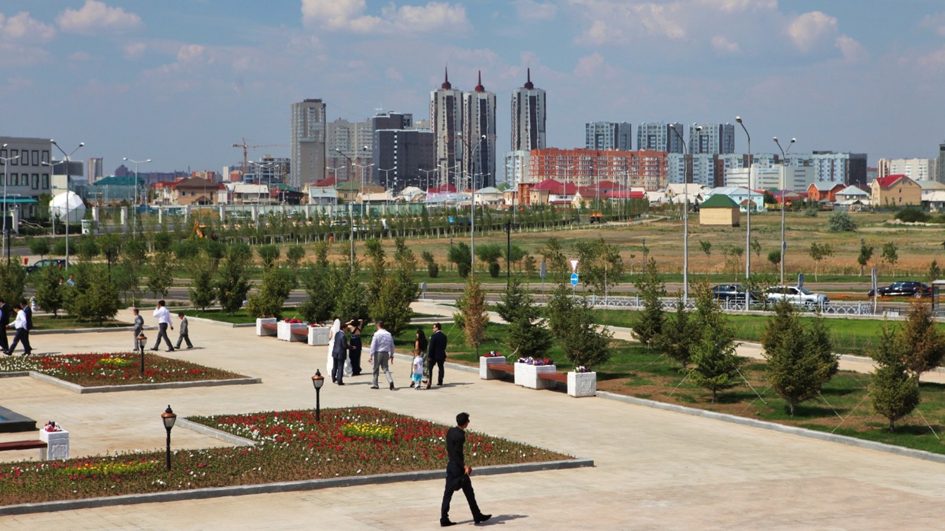 В Казахстане началось голосование за поправки в конституцию