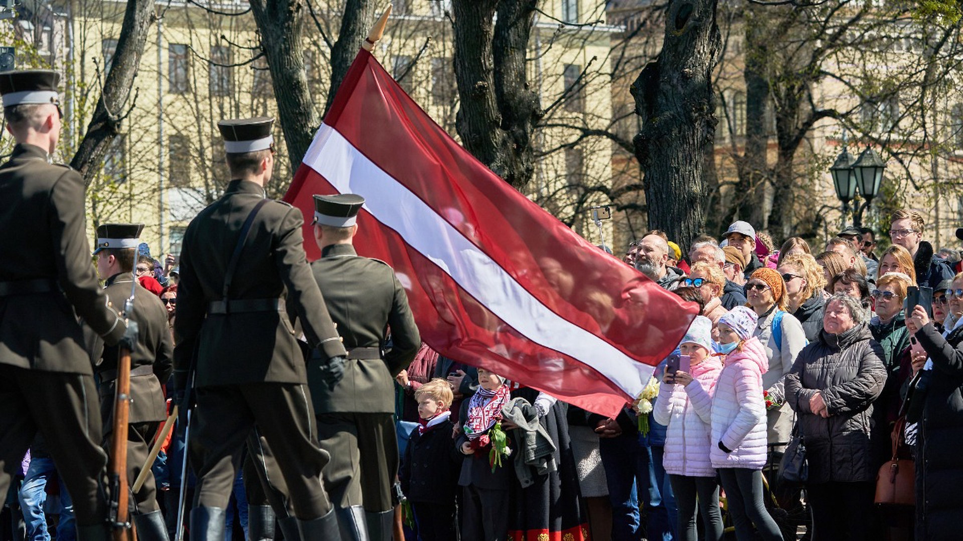 В Латвии разрушили памятник солдатам СС