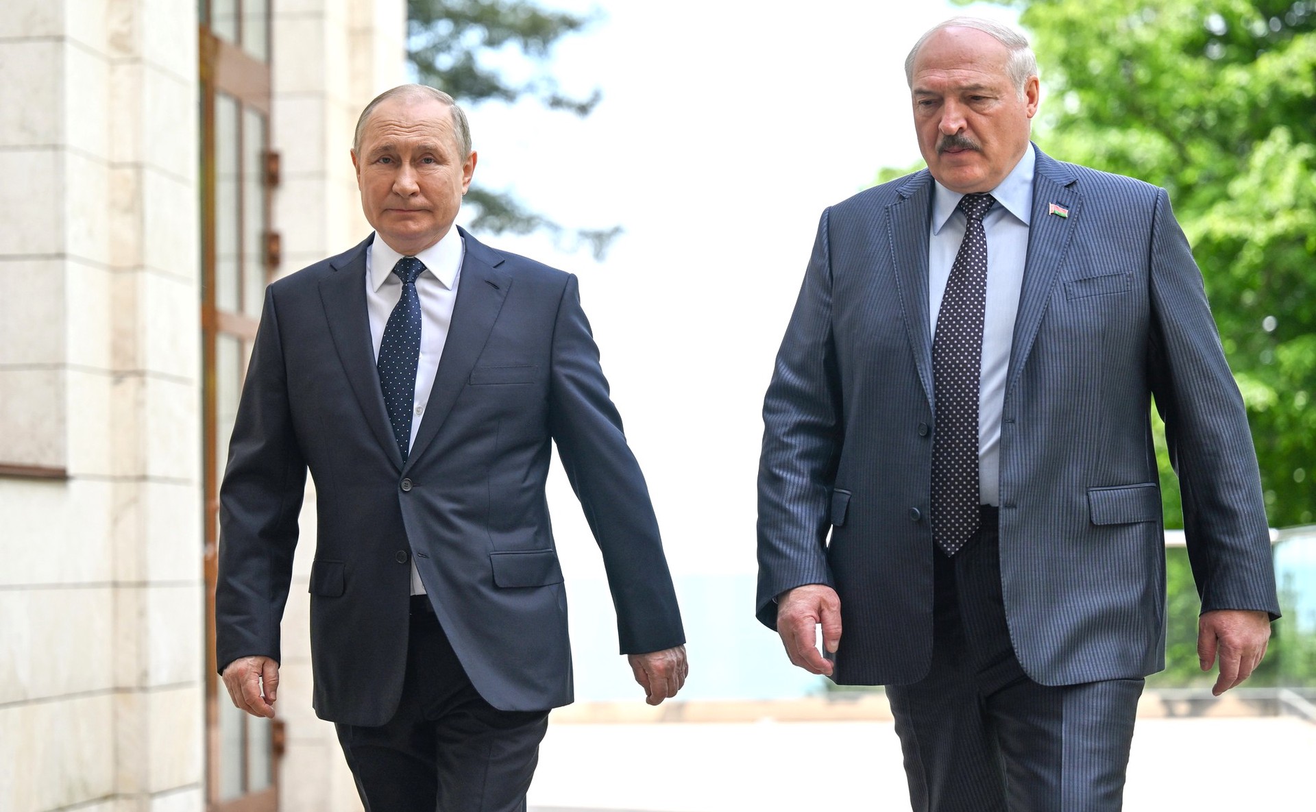 Путин и Лукашенко продолжили общение один на один после саммита СНГ в Петербурге