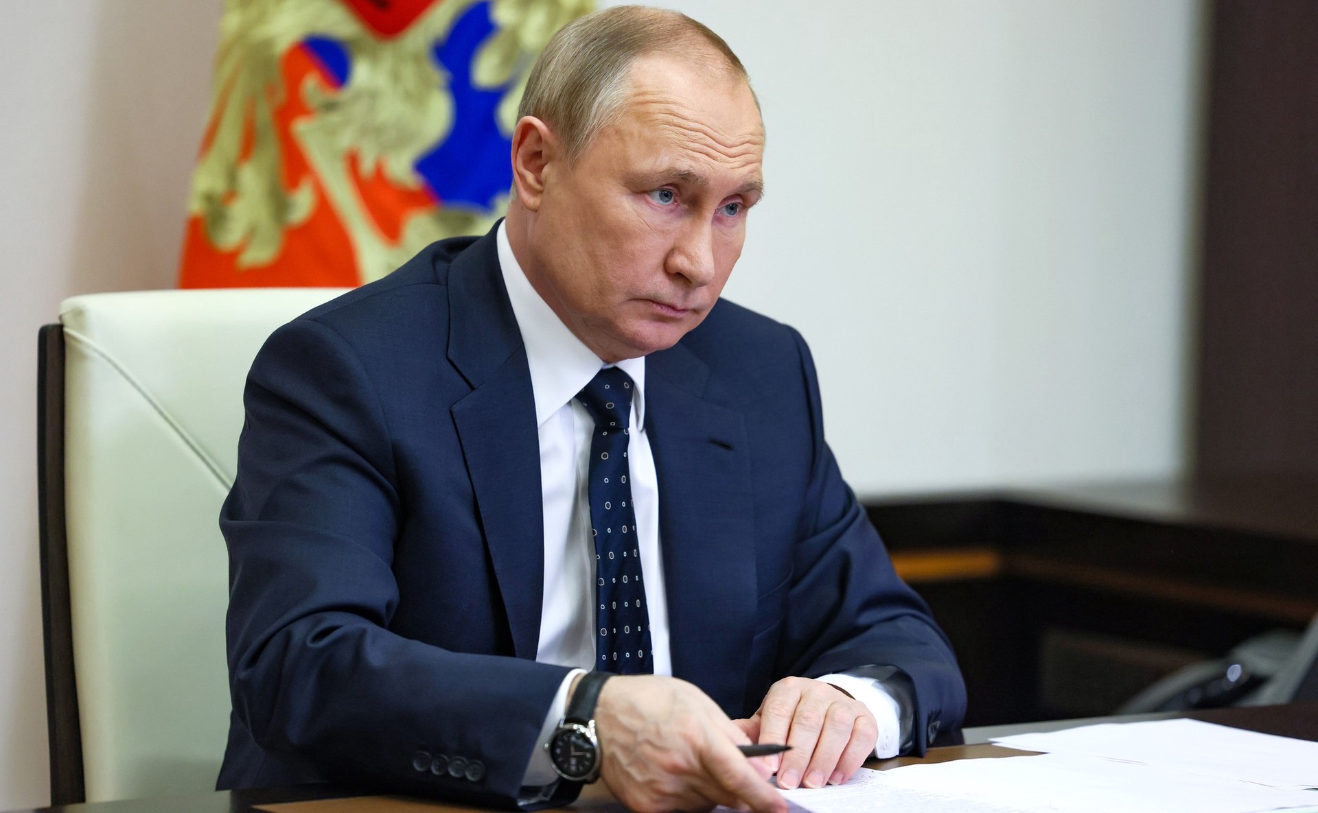Путин поручил увеличить выплаты российским военнослужащим, действующим на Украине