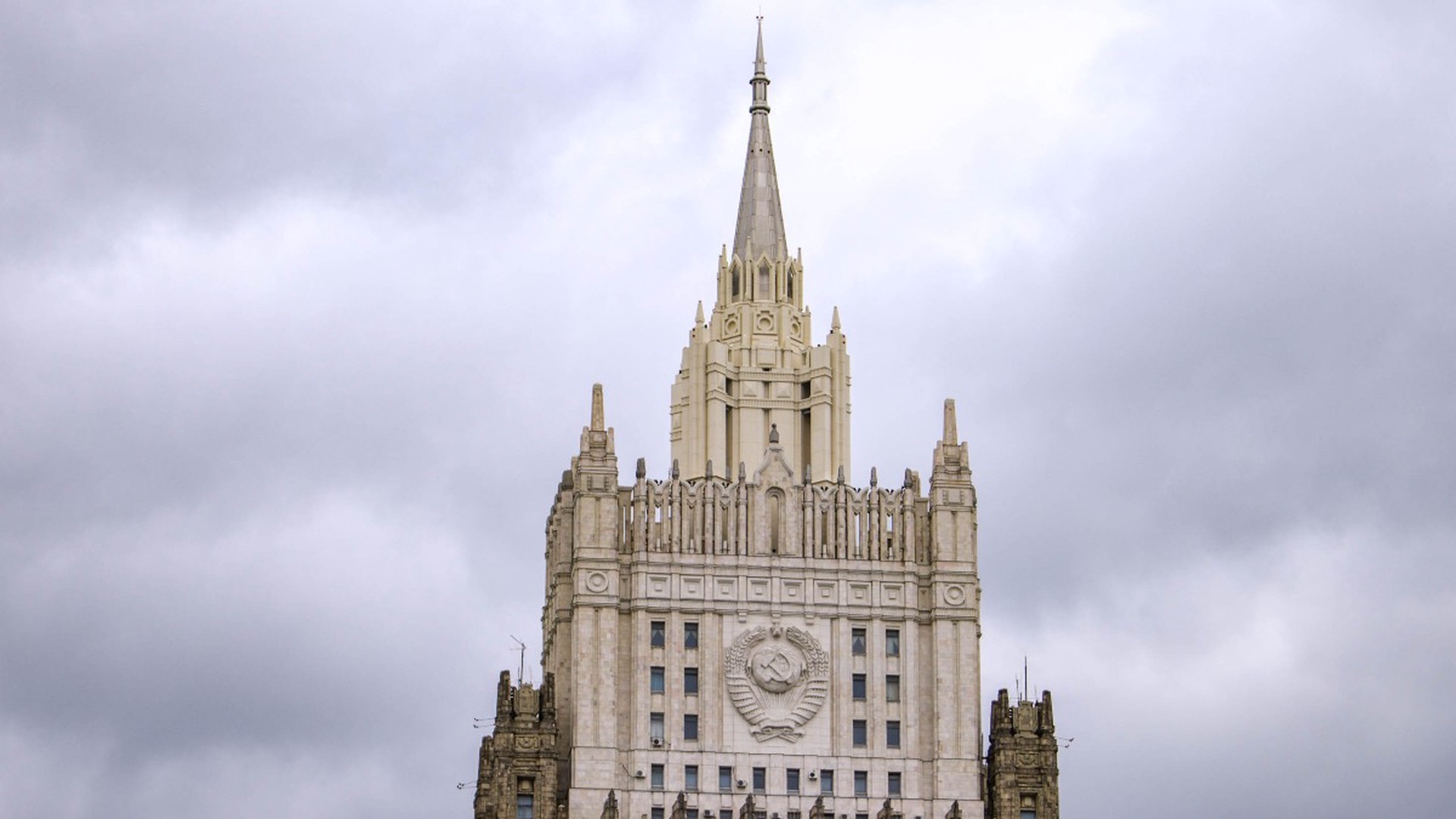 МИД РФ: Россия ответит на решение Румынии выслать свыше 50 сотрудников российского посольства