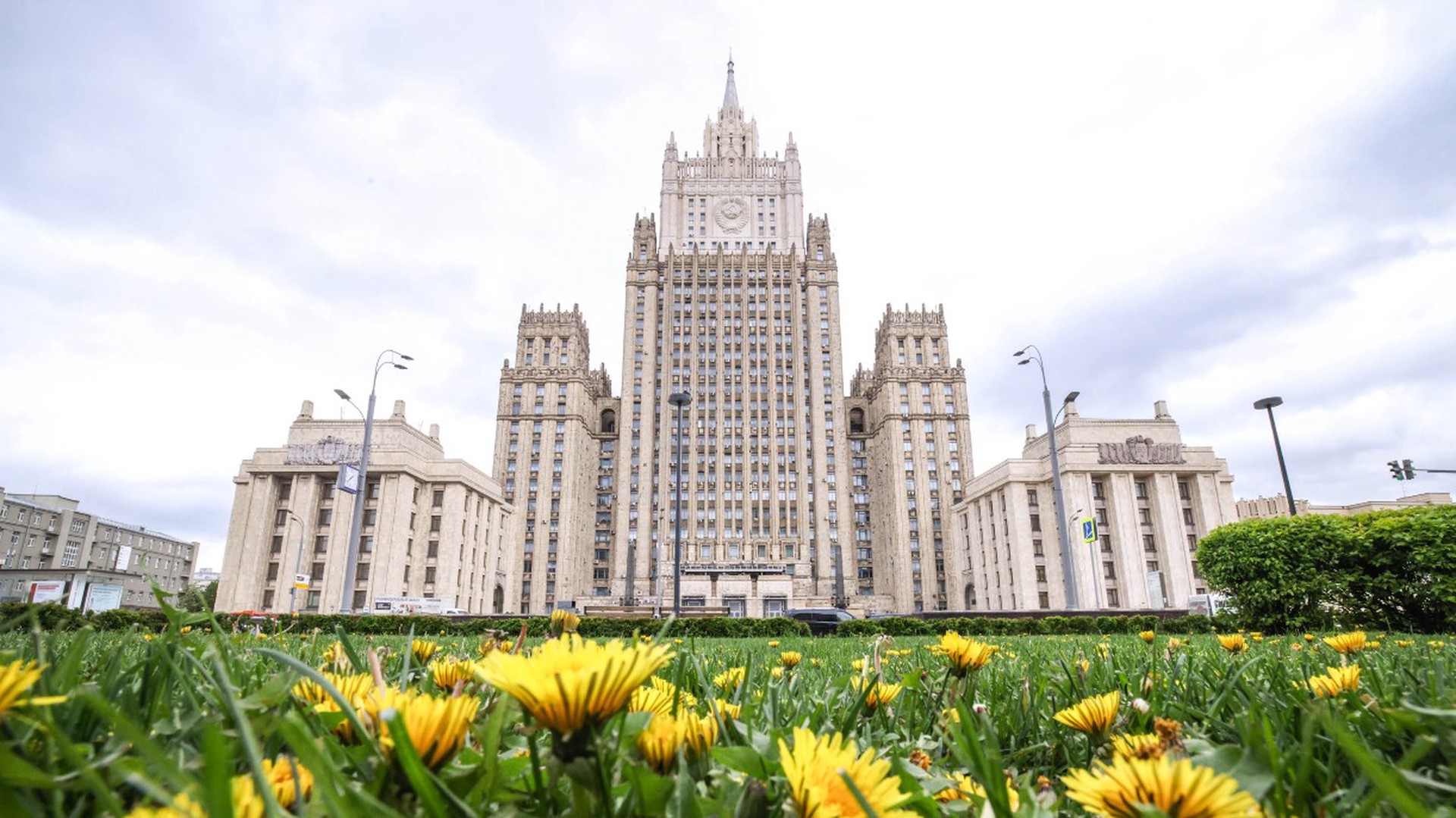 МИД РФ: Москва в качестве ответной меры высылает двух латвийских дипломатов
