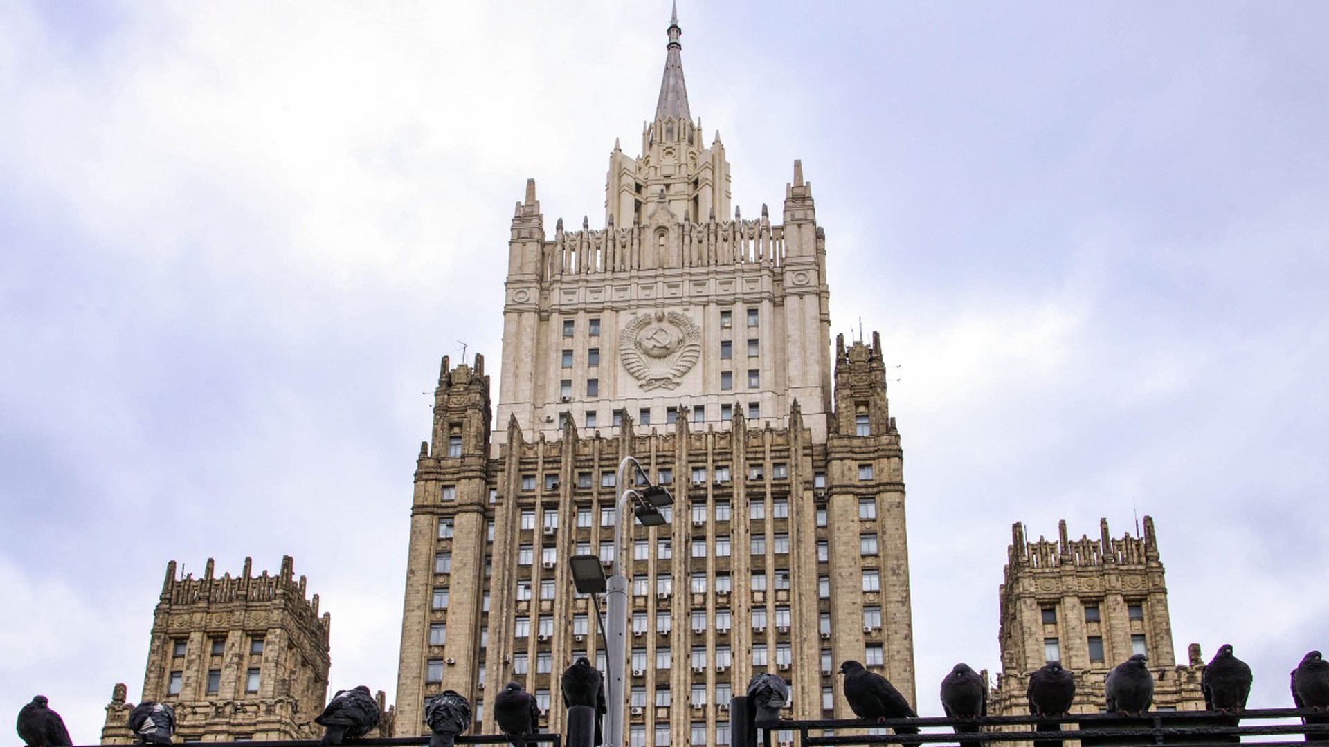МИД РФ: Россия понижает уровень дипломатических отношений с Эстонией