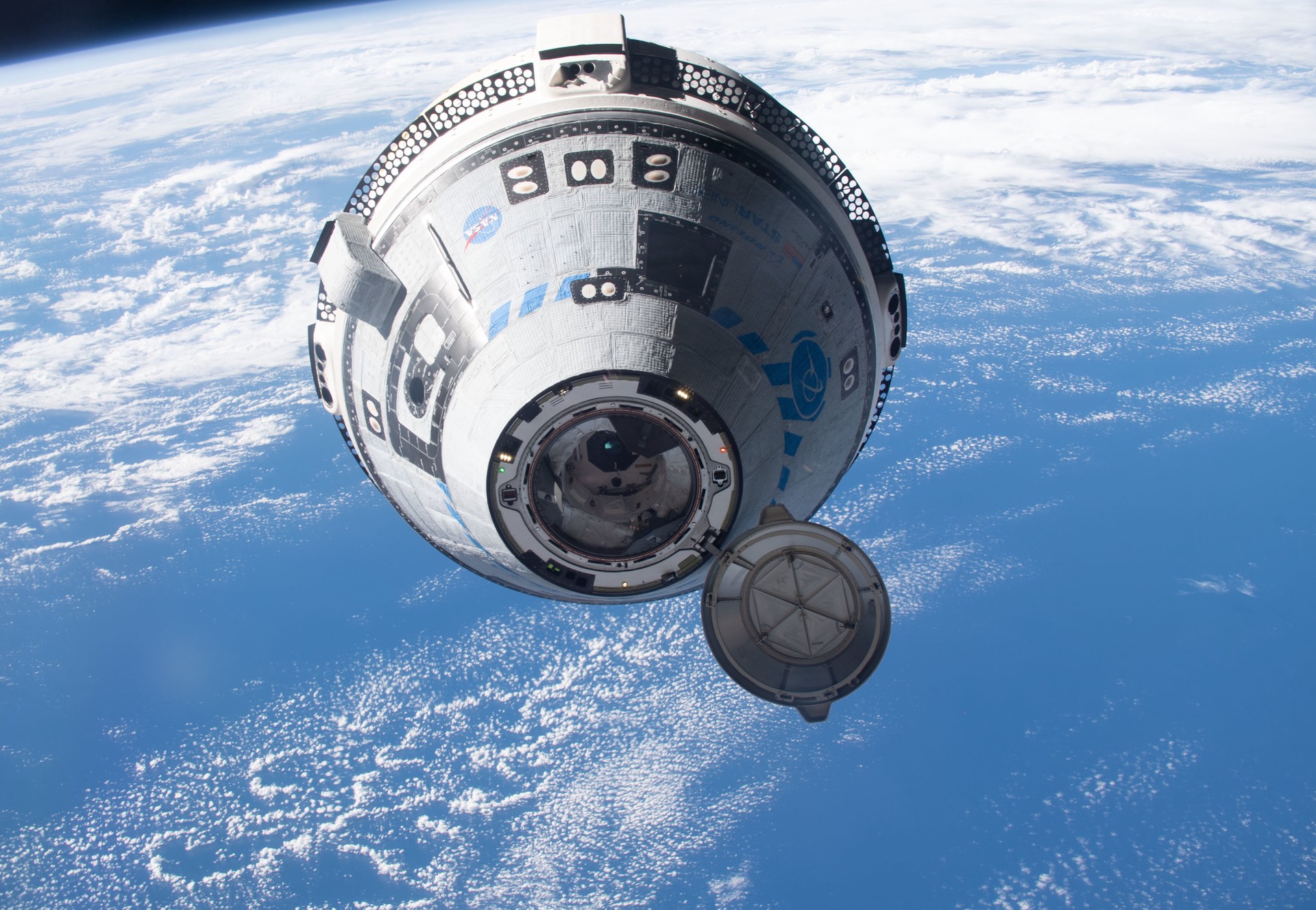 Корабль Starliner отстыковался от МКС и возвращается на Землю