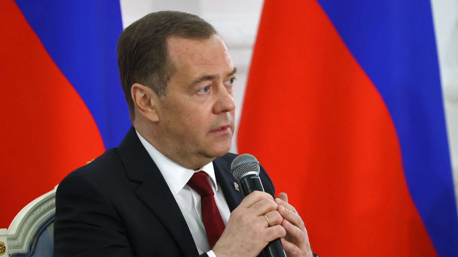 Медведев: Россия не оставит без ответа попытку причинить вред её народу